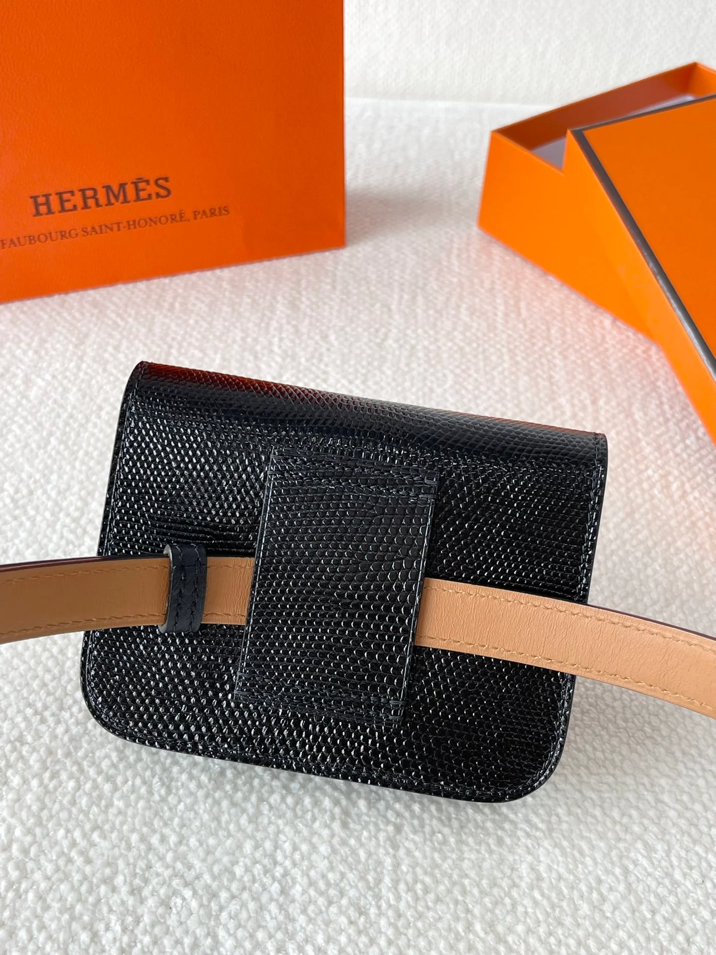 Hermes Constance Slim из кожи ящерицы с пряжкой из розового золота