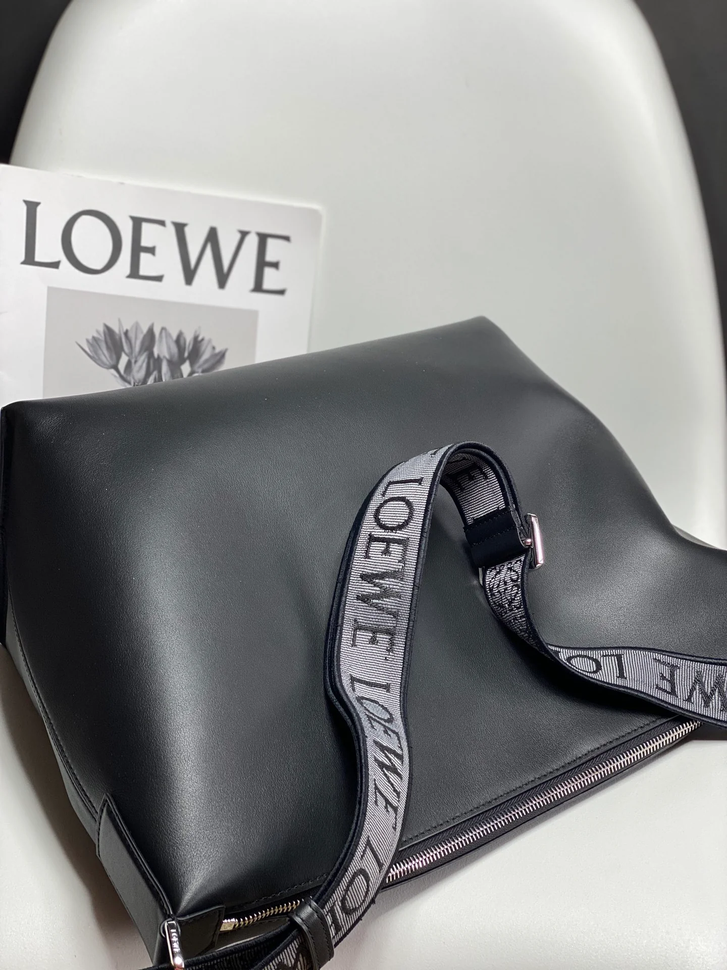 Мужская сумка через плечо Loewe Cubi 2022 года