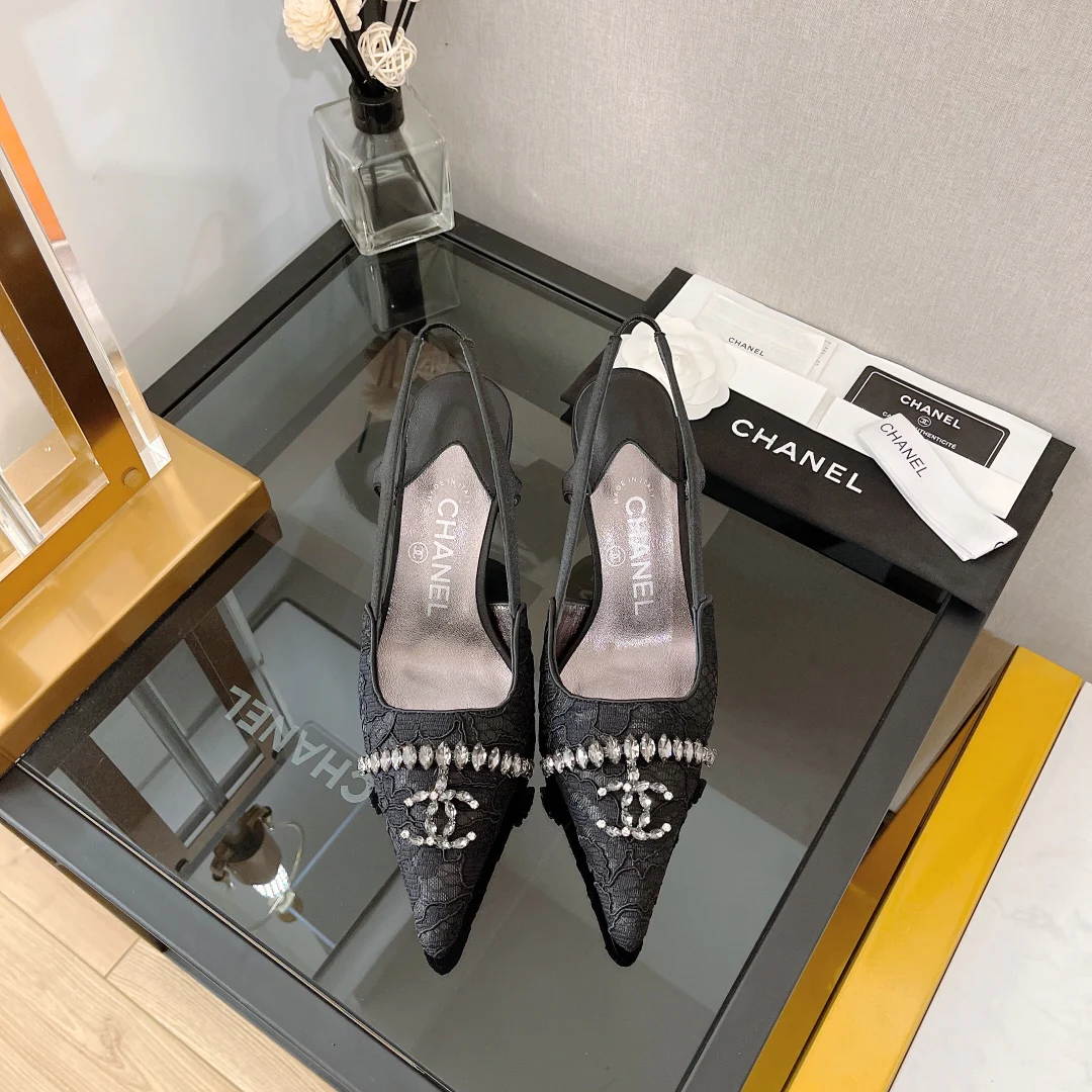 Туфли Chanel на высоком каблуке с кружевной пряжкой и стразами - Винтажная коллекция - 6-5 см