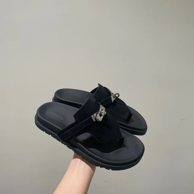 Тапочки Hermes — унисекс.