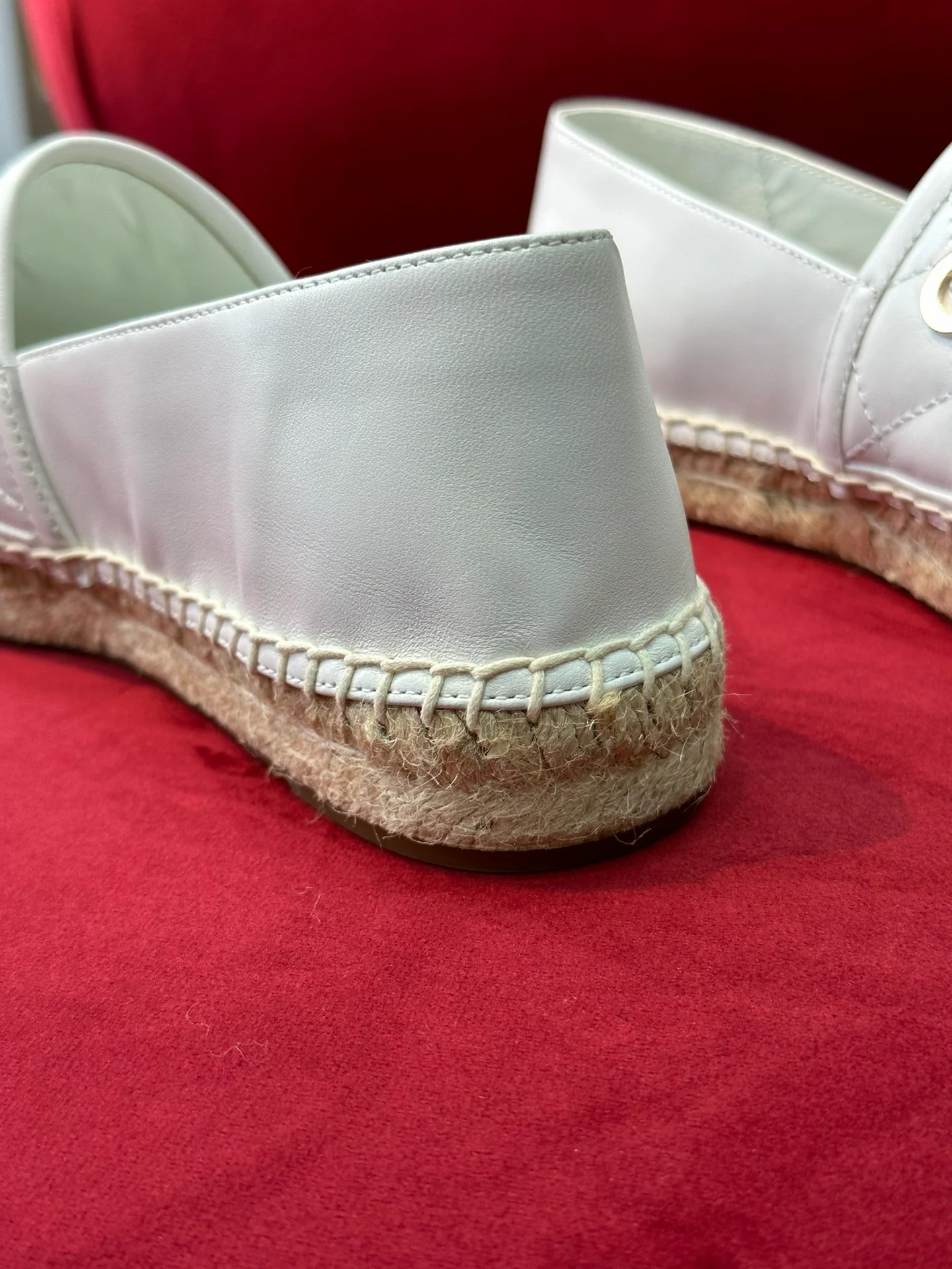 Новинка сезона весна/лето 2023 от Chanel - Рыбацкие туфли с надписями