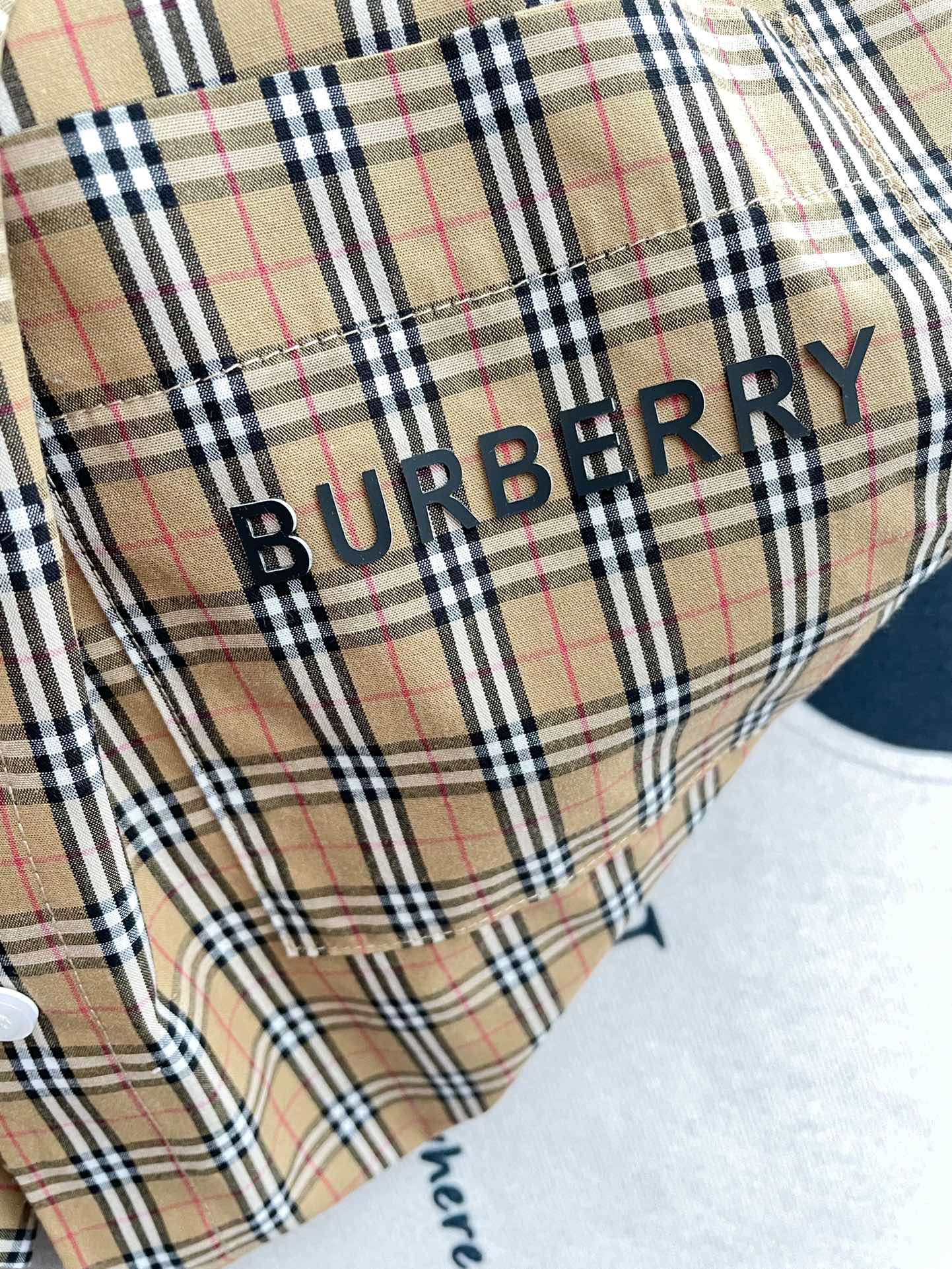 Футболка с коротким рукавом и вышивкой в ??виде медведя Burberry 2403, свободного кроя, клетчатая.