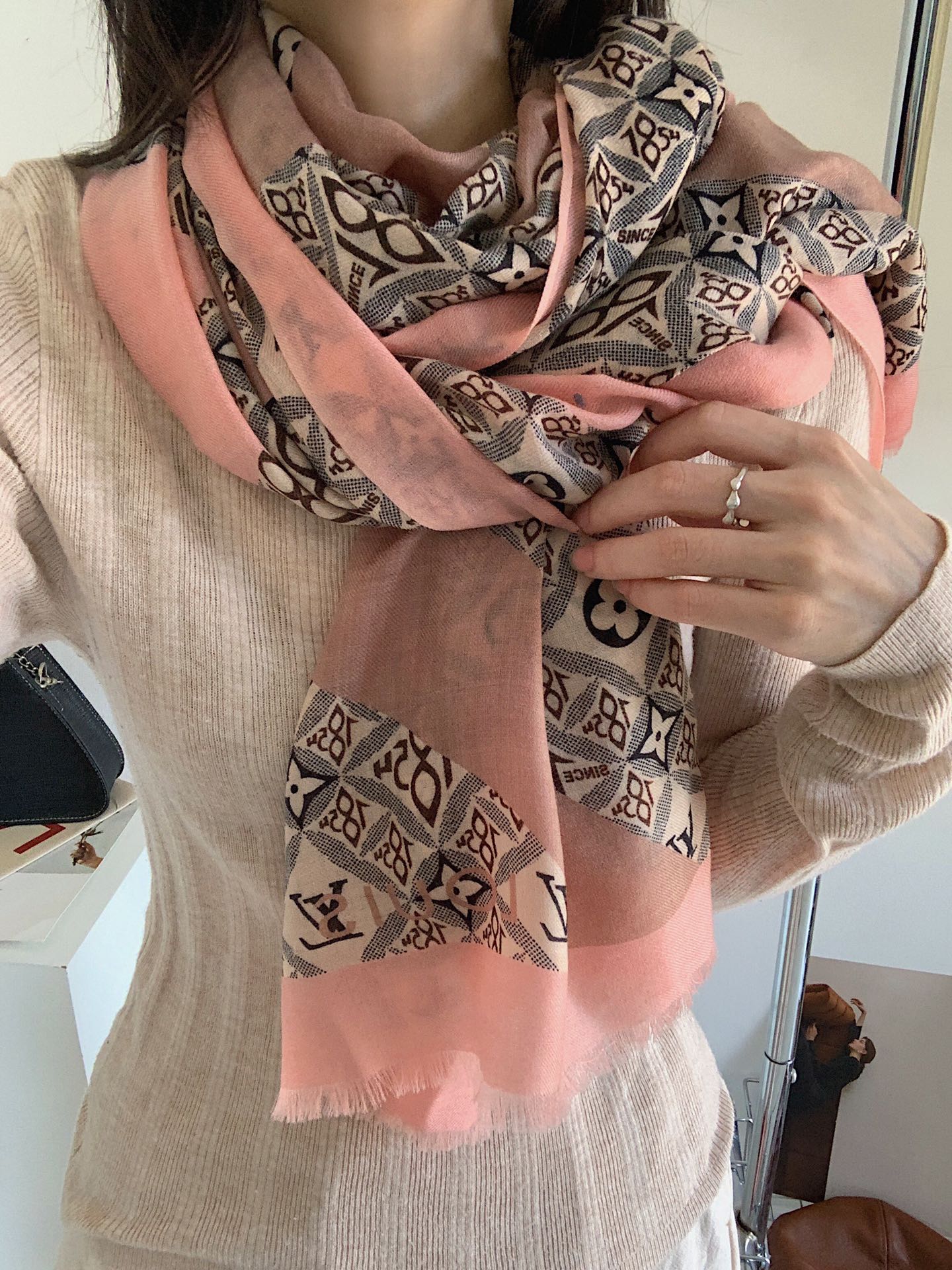 Шарф LV с принтом клевера - 110-200 см - кашемир 300 нитей.