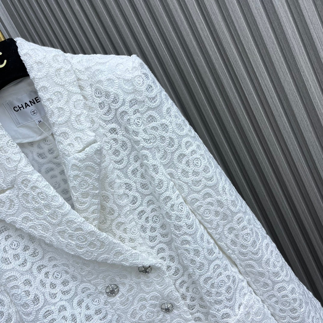 Chanel - Новинка 2403-24: Куртка, расшитая крупными пайетками - Белая