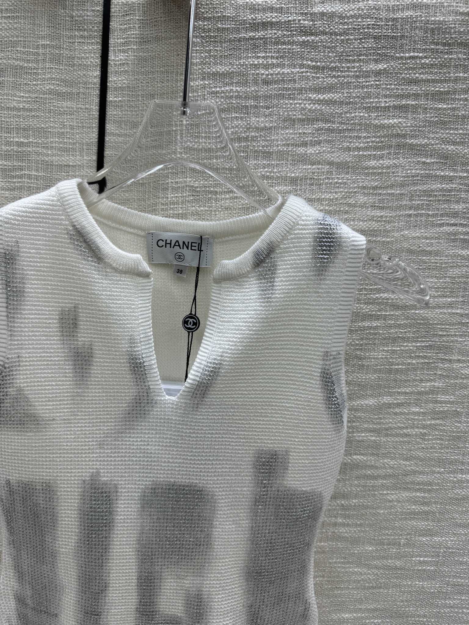 Вязаный жилет Chanel 2403 Graffiti с V-образным вырезом