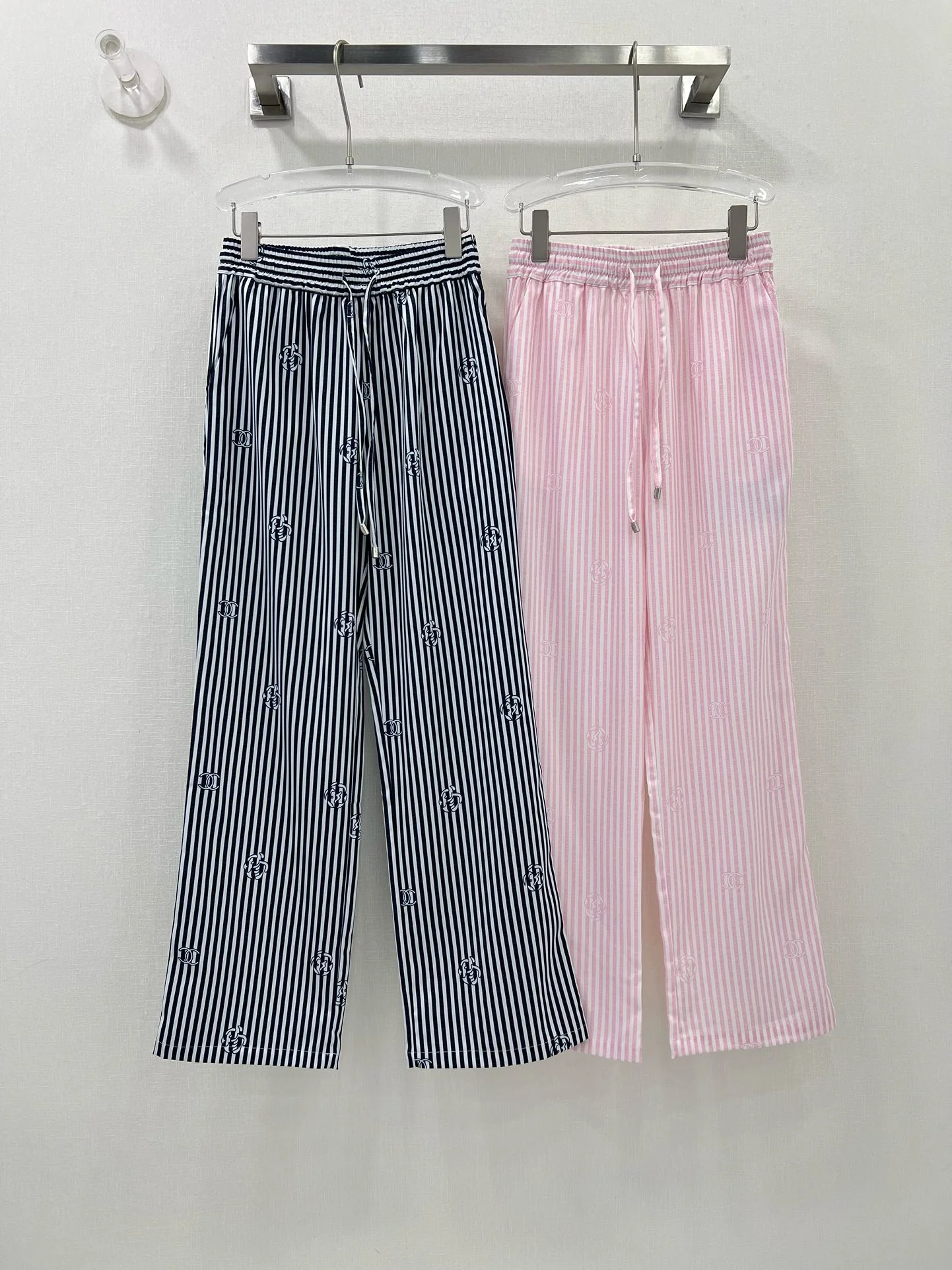 Новые брюки прямого кроя с принтом Chanel 2404 Весна/Лето - Розовые