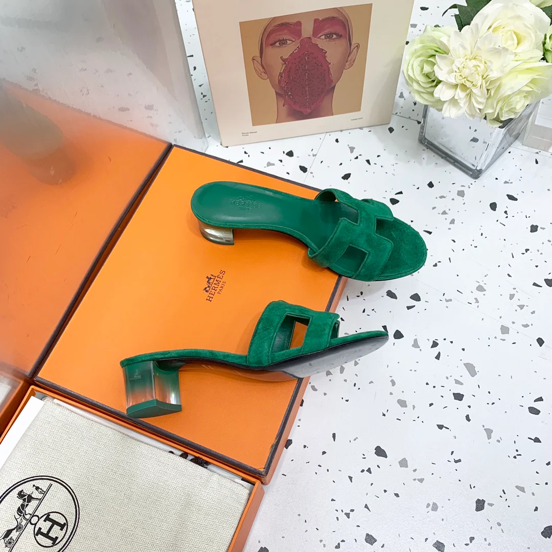 Новинка весны 2022 года от Hermes - сандалии на плоской подошве и среднем каблуке - 2