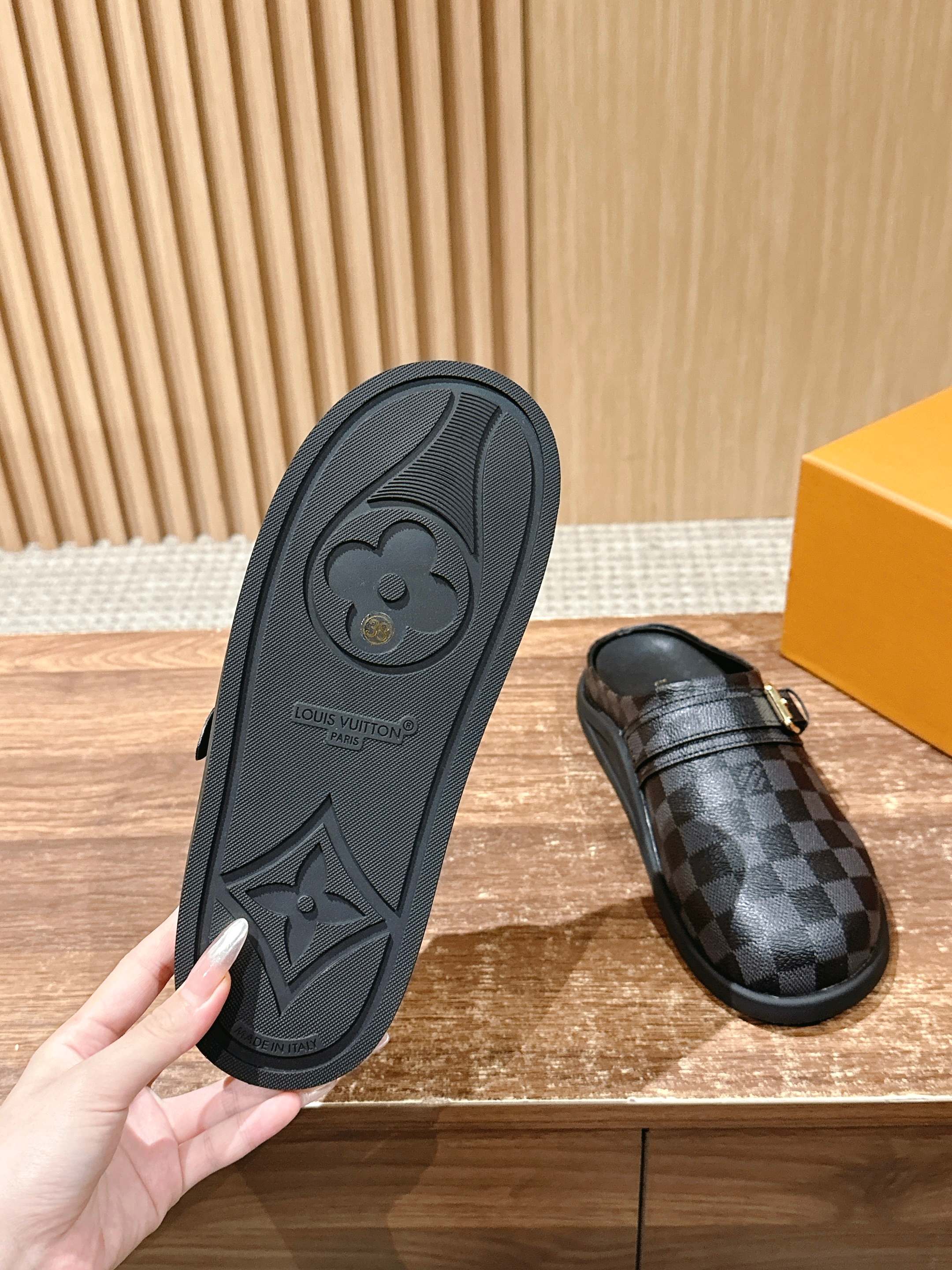 Новинка LV 2025 - Биркенштоки - Клетчатый узор - Черные