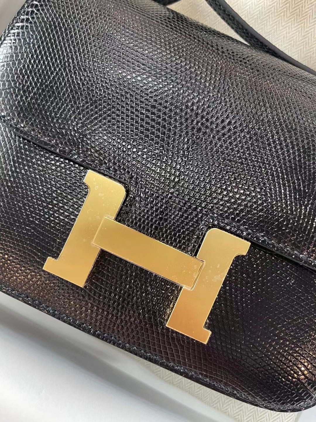 Hermes Constance 19 Миниатюрная пряжка из кожи ящерицы, черная с золотом