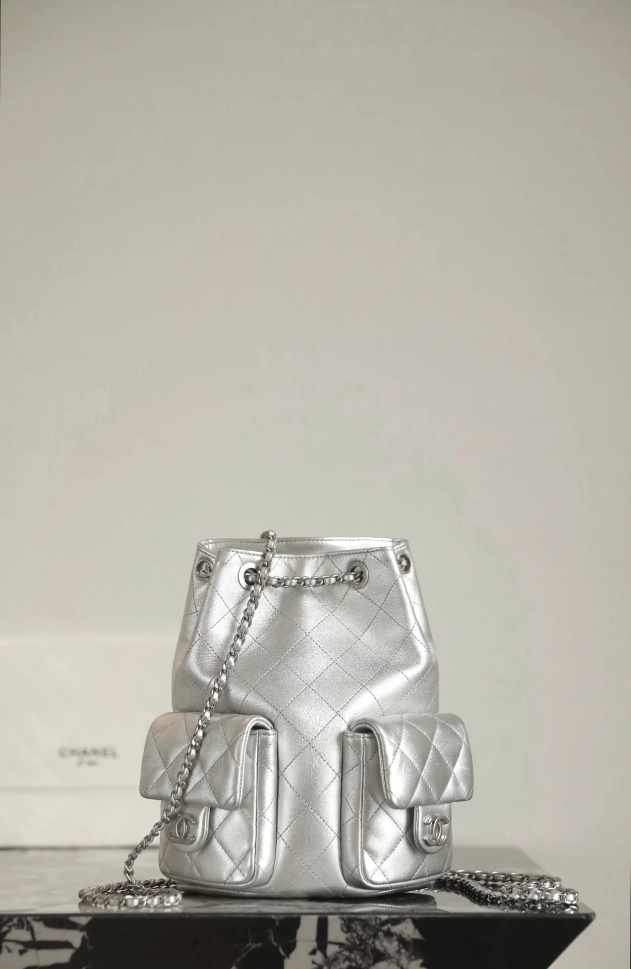 Рюкзак Chanel 25c на завязках - серебристый