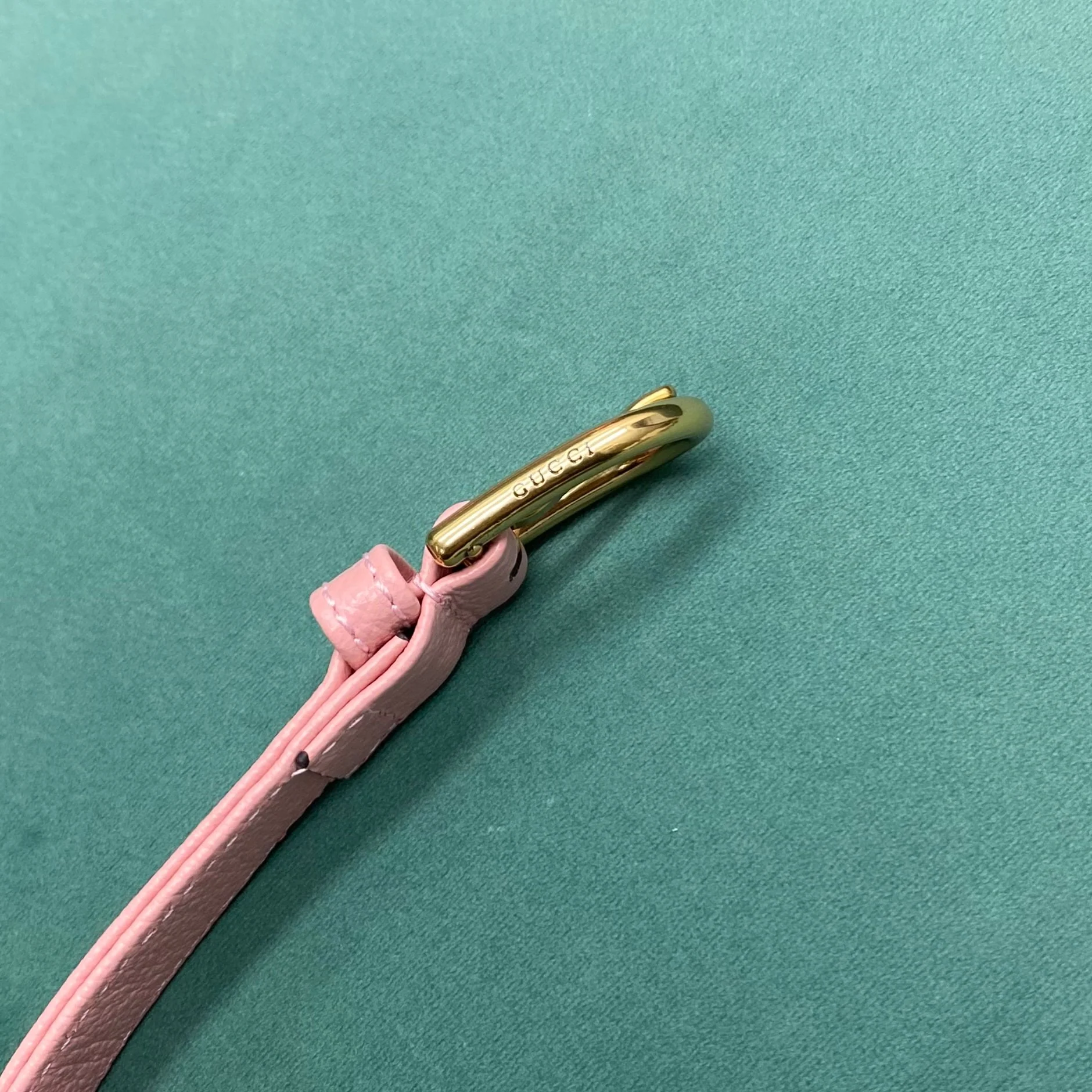 Сумка Gucci на цепочке через плечо - розовая