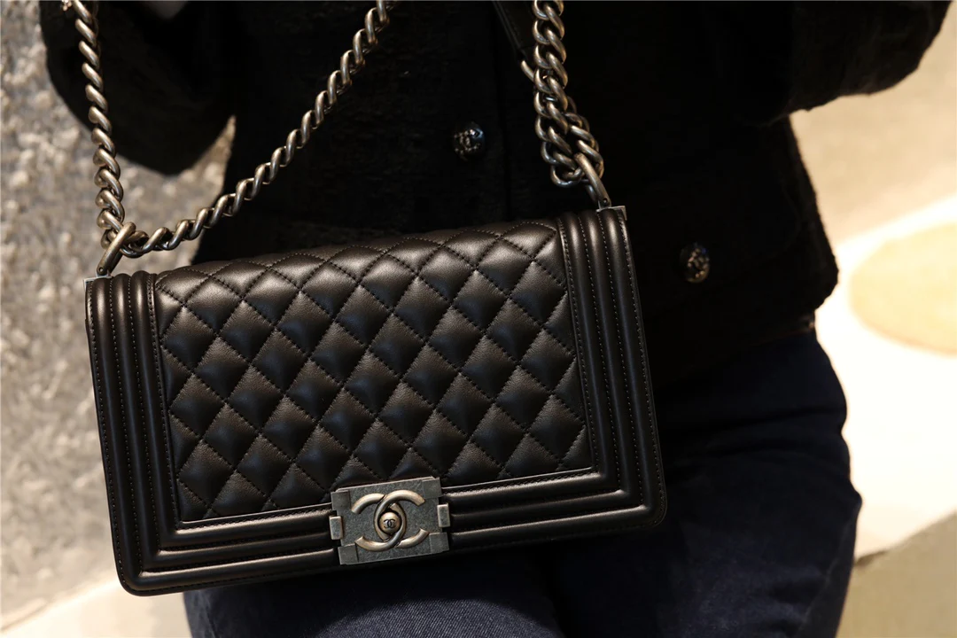 Chanel Le Boy 25 - Черная телячья кожа - Винтажная серебряная пряжка