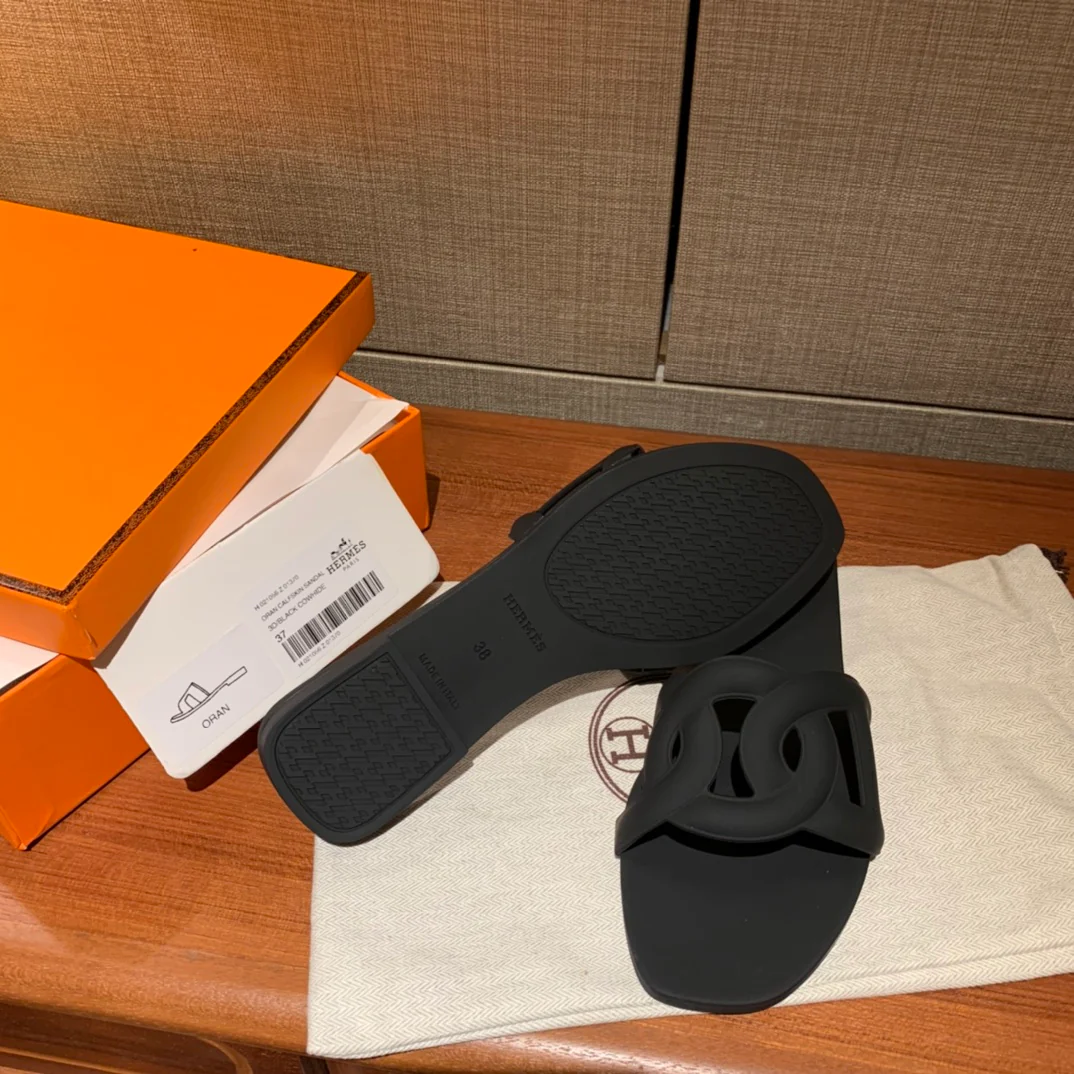 Новые тапочки Hermes-aloha в форме свиного носа