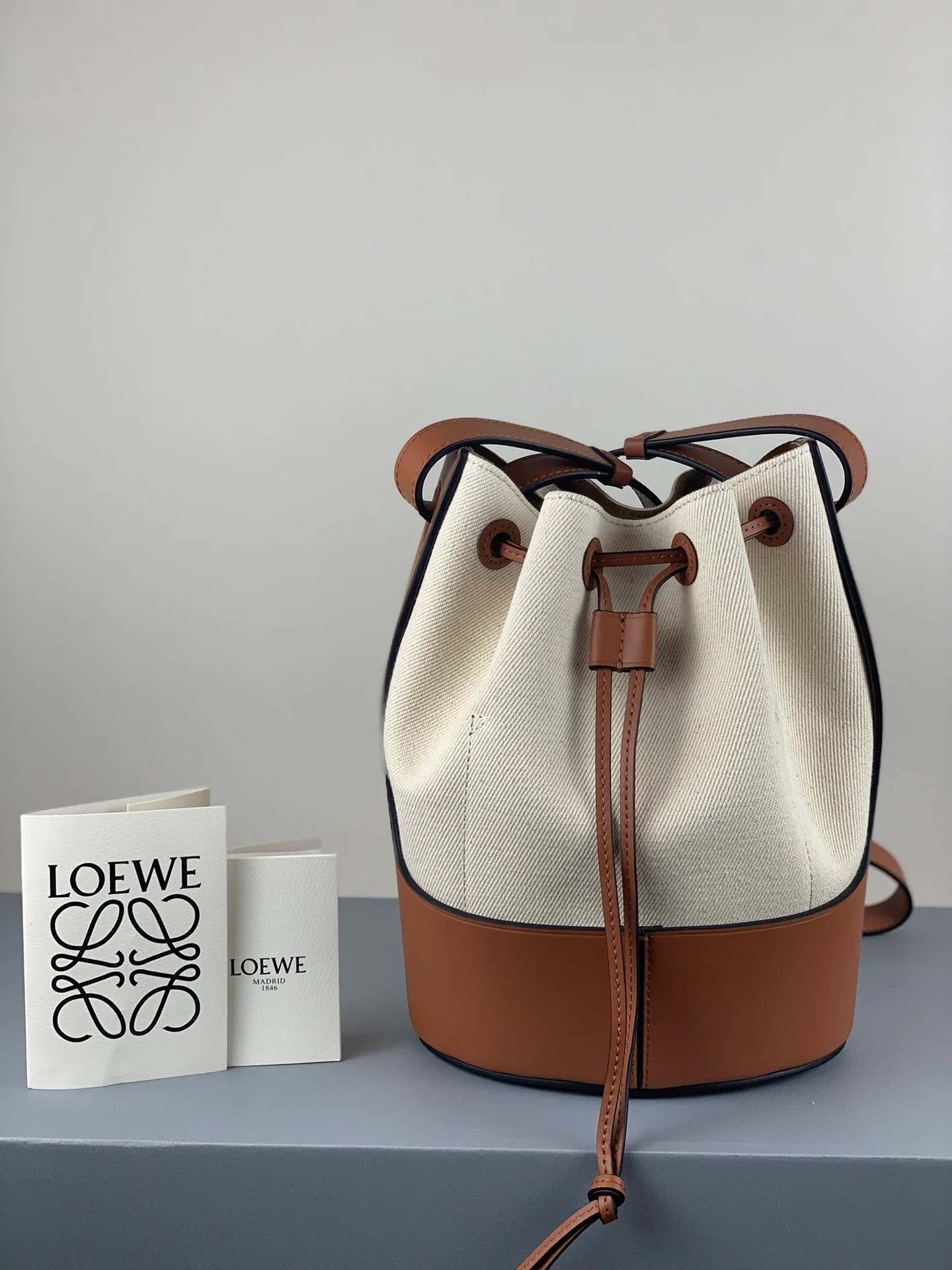 Сумка-ведро Loewe Balloon New, маленький размер.