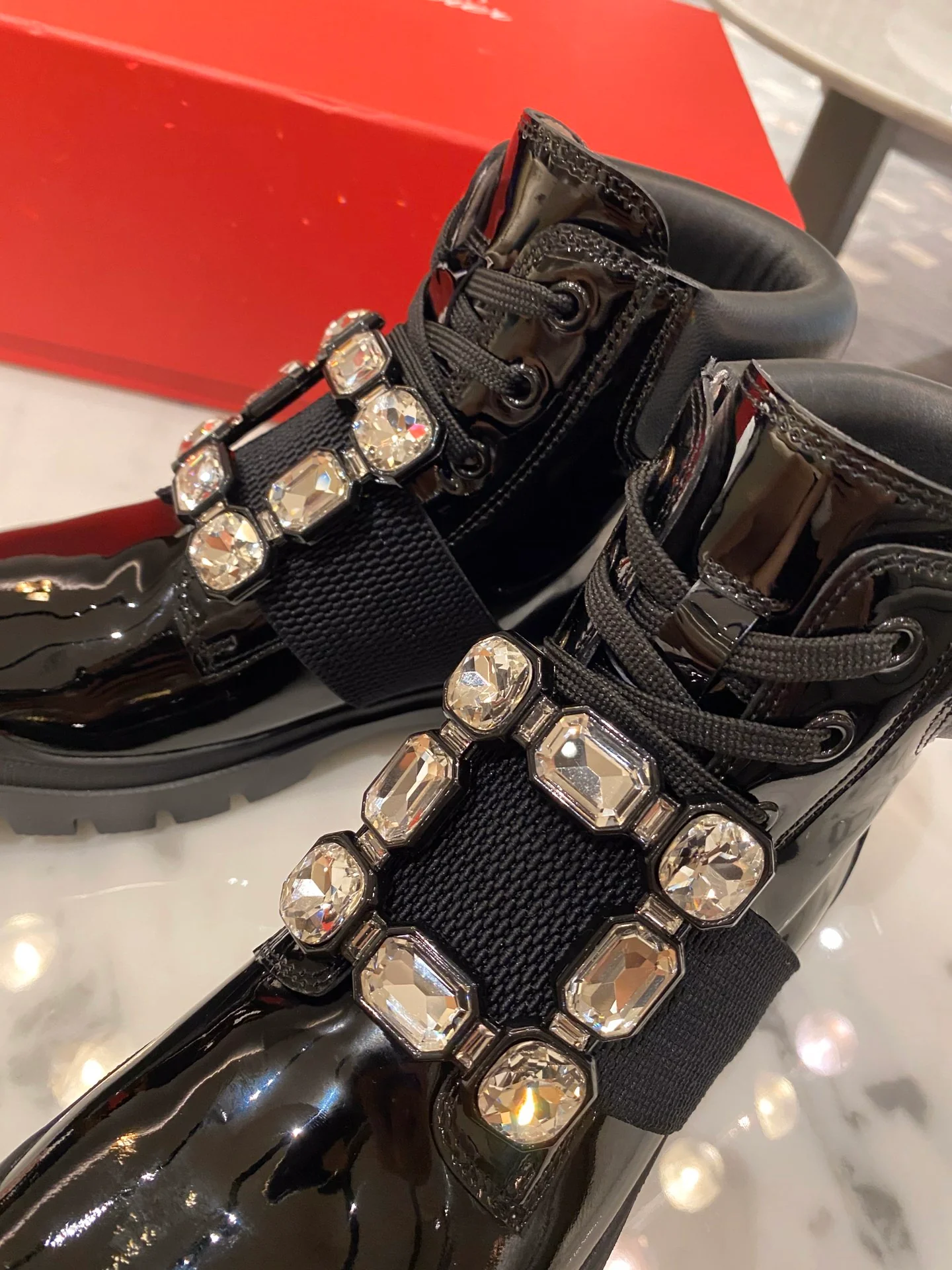 RV - Осенне-зимняя коллекция. Ботильоны на тонкой шнуровке с квадратной пряжкой.