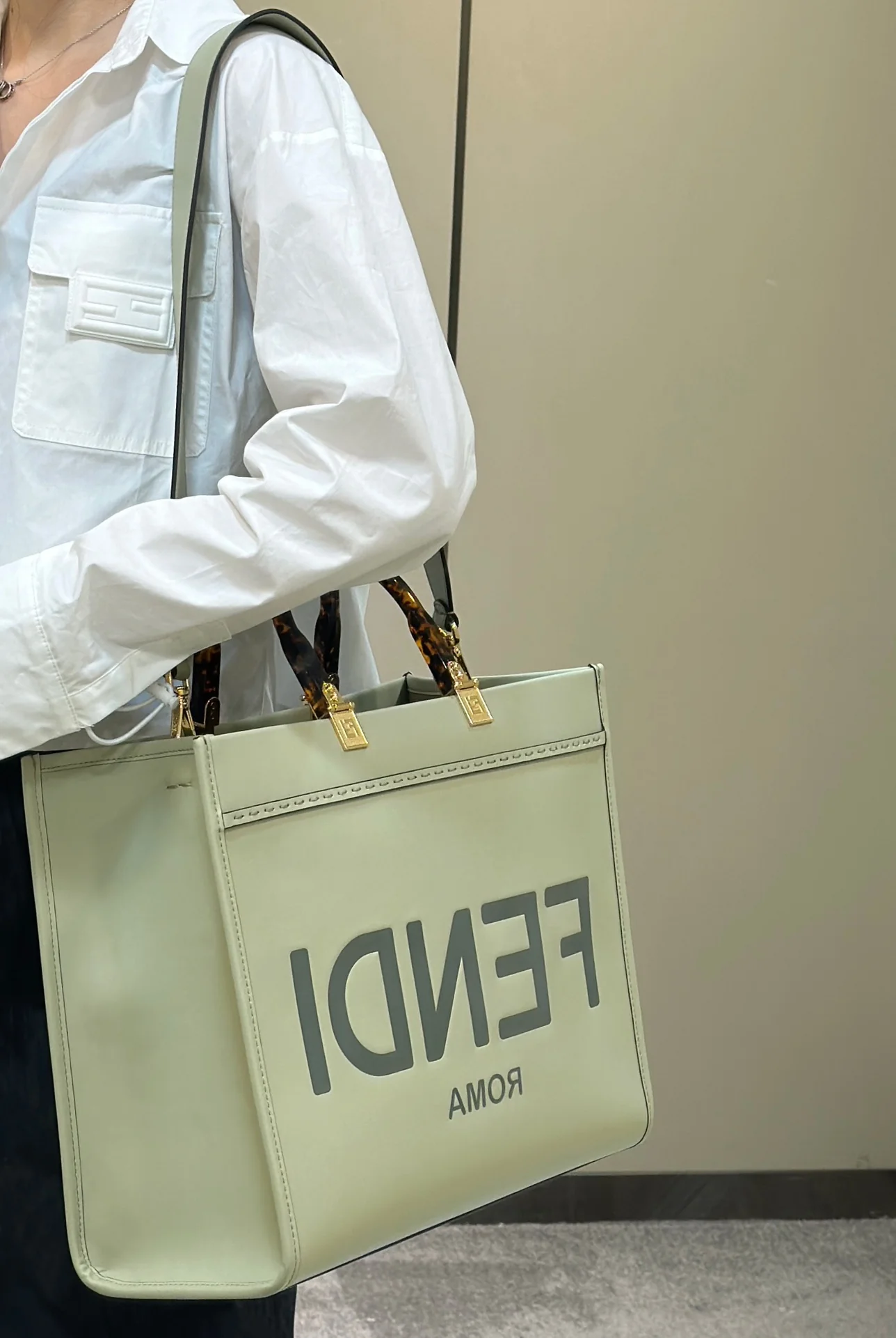 Сумка-шоппер Fendi Sunshine - светло-серая