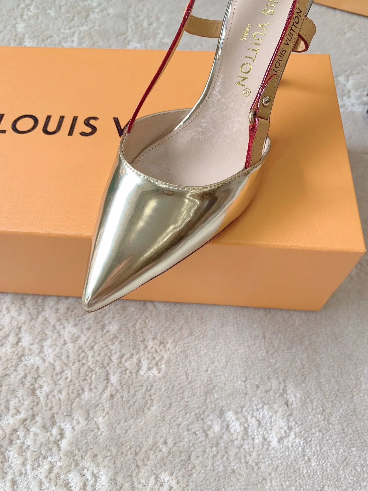 Новинка весны/лета 2023 - Коллекция Blossom Elegance - Босоножки на высоком каблуке - 7-5 см - Золотистые