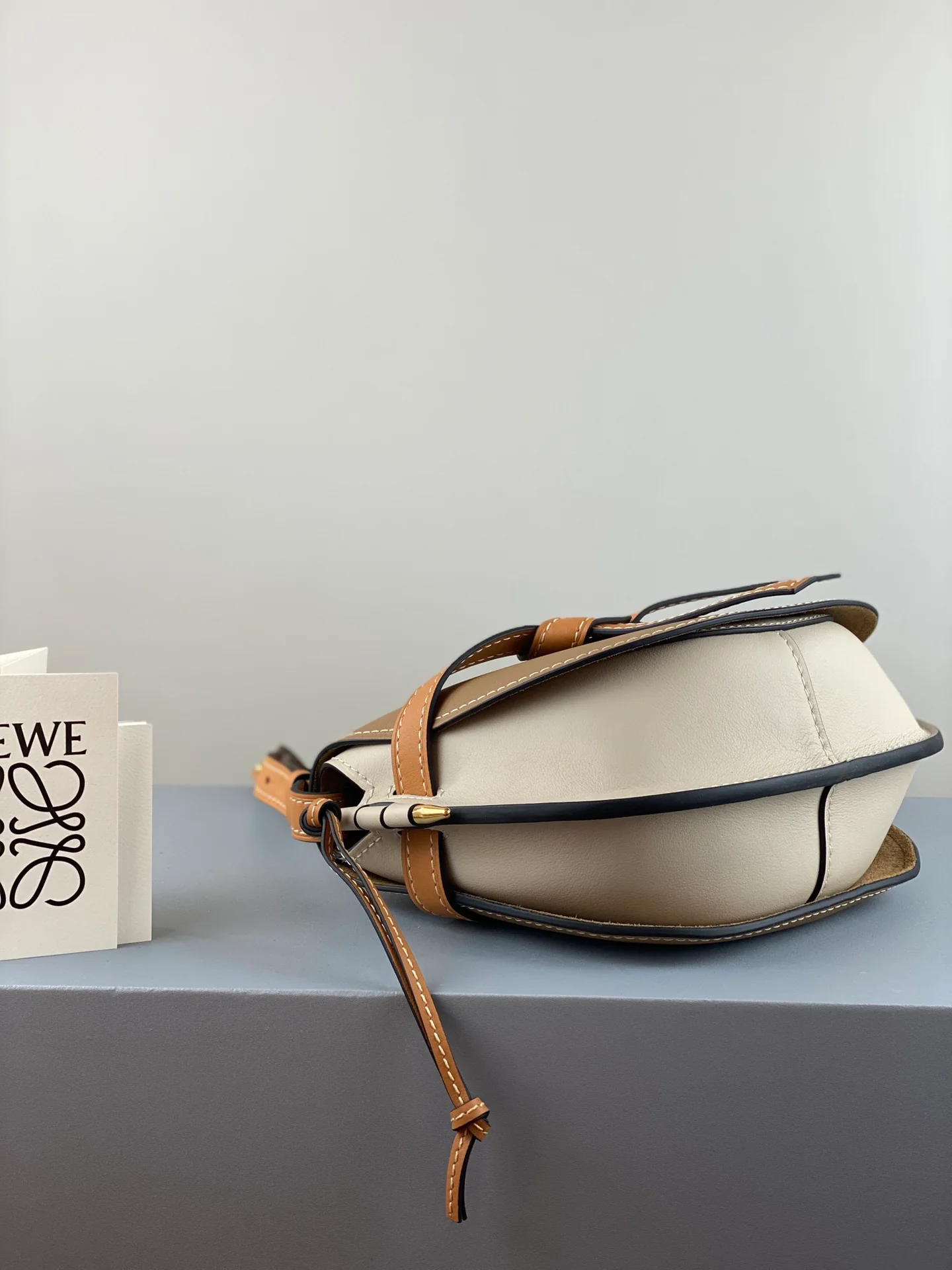 Loewe-gate-small-20x19x11-5-cm-14