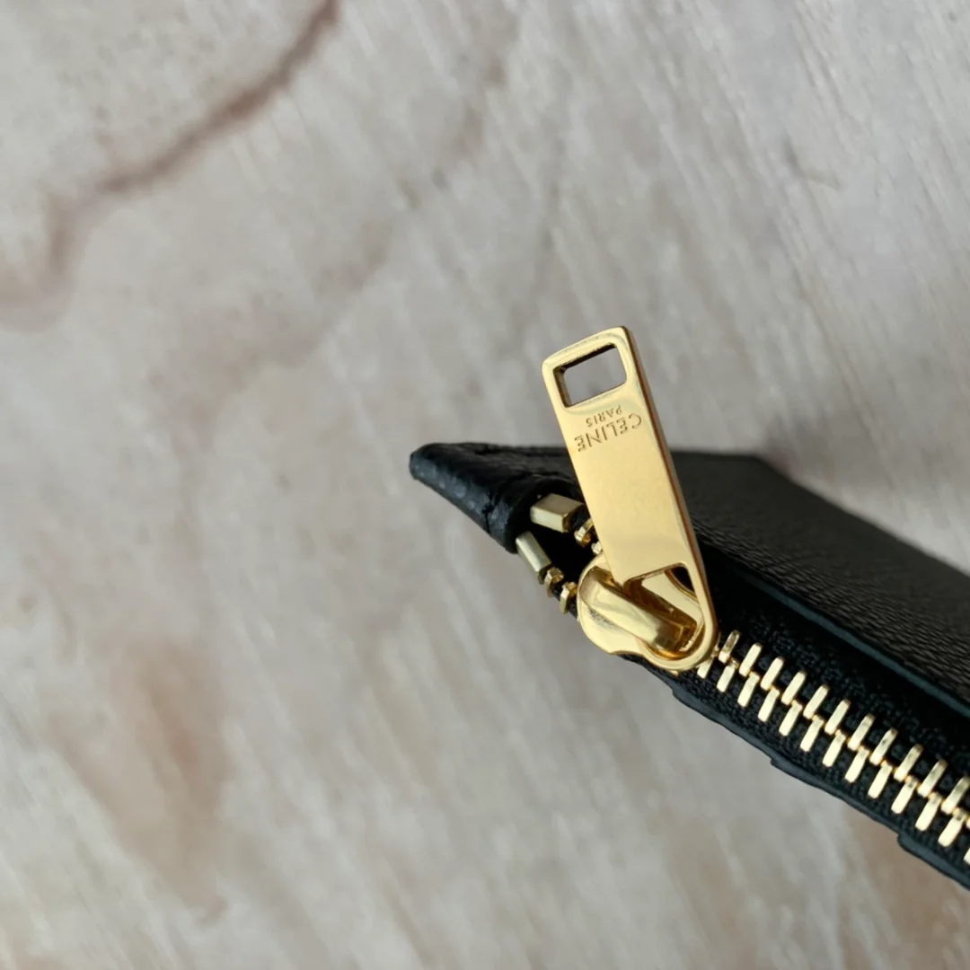 Кардхолдер Celine из зернистой телячьей кожи с застежкой-молнией - черный