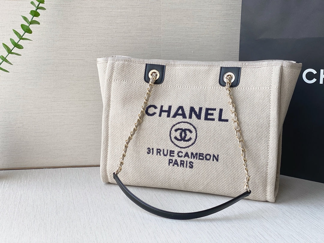 Коллекция Chanel Весна/Лето 2022 - Пляжная сумка - Цветовая гамма ?Панда? - Средний размер