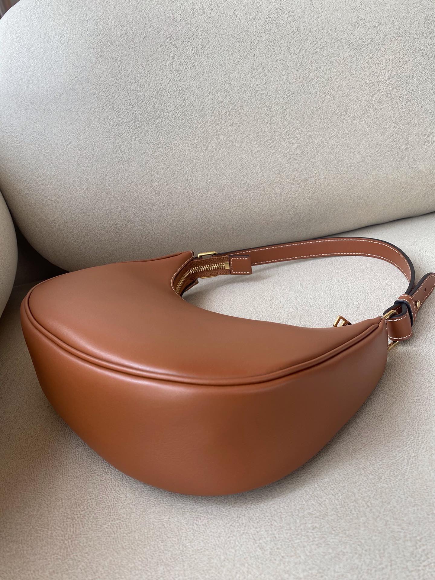 Сумка Celine Ava из гладкой телячьей кожи - 1 шт.