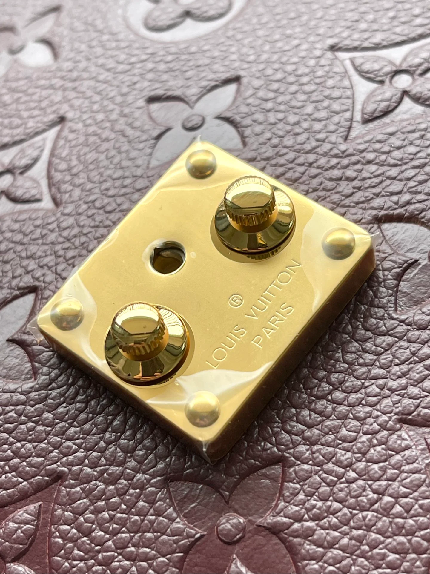 m46613-LV-Pochette-Metis-Classic с узором, кожа, винно-красный