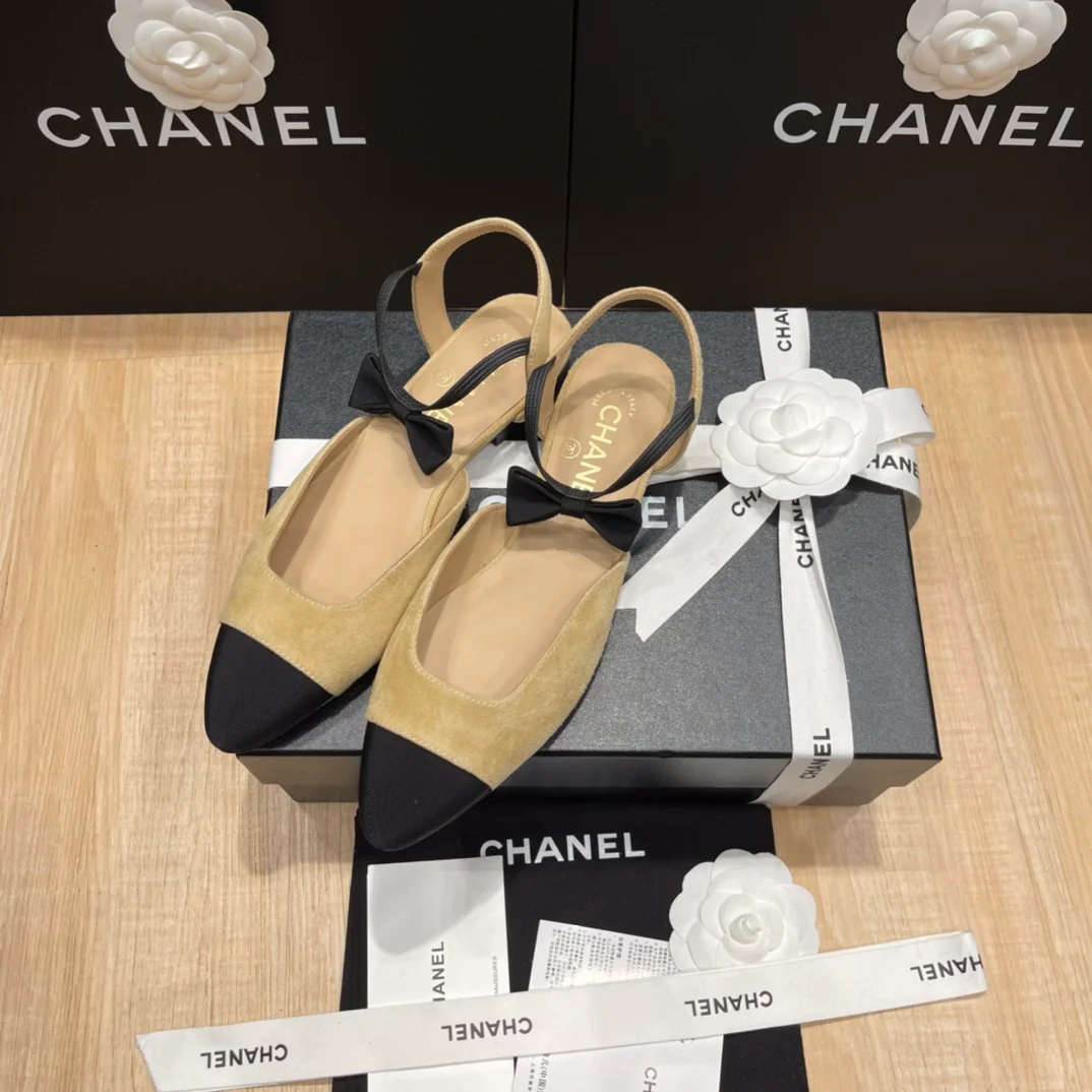 Chanel - Абрикосовые туфли на закрытом каблуке