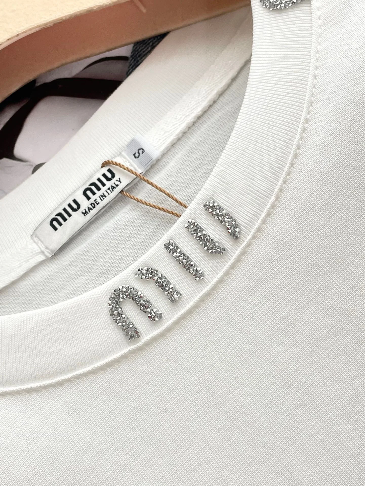 Miu Miu-2404 - Футболка с коротким рукавом, украшенная множеством стразов