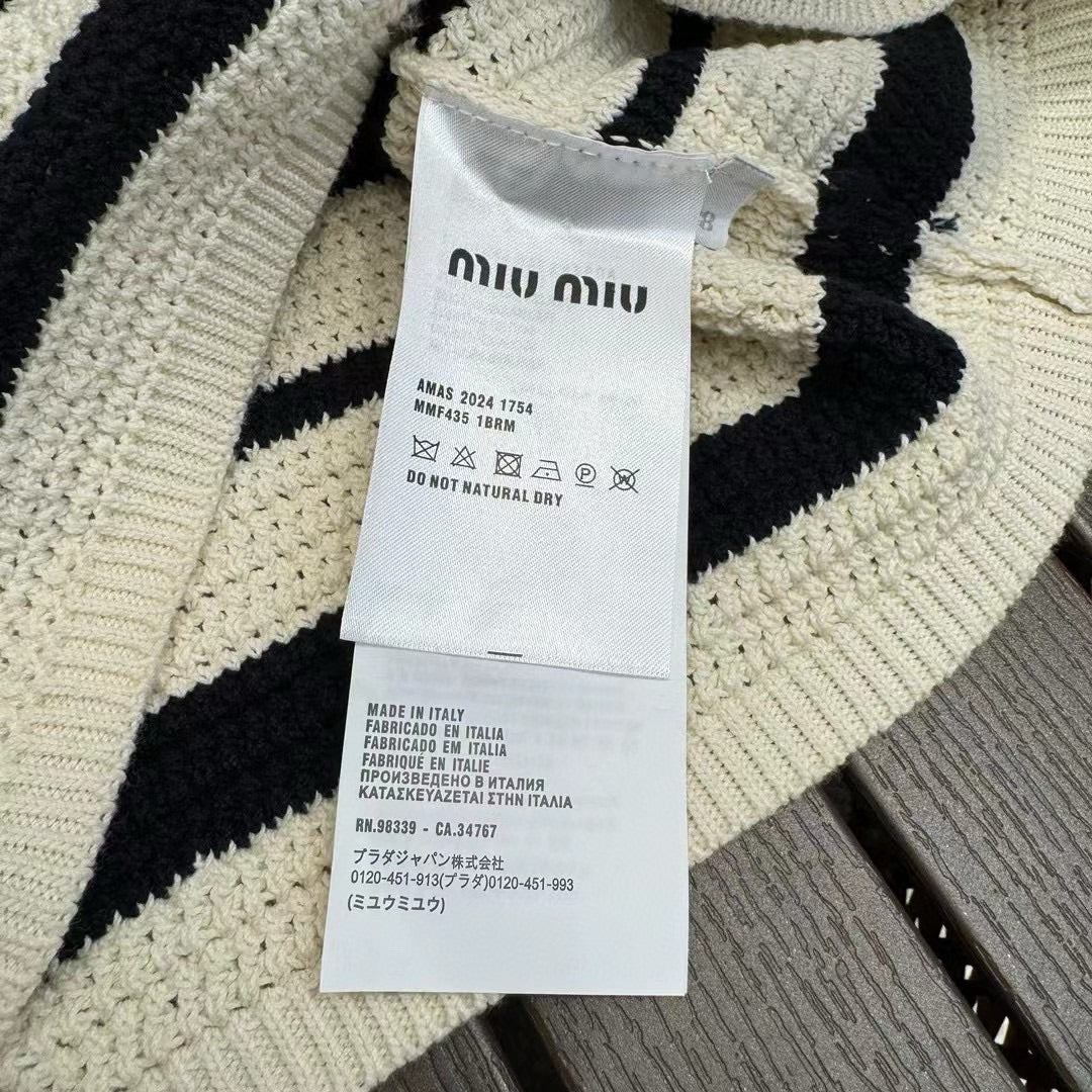 Miu Miu-2404-24 Новое весеннее платье в стиле преппи: полосатое трикотажное платье-поло