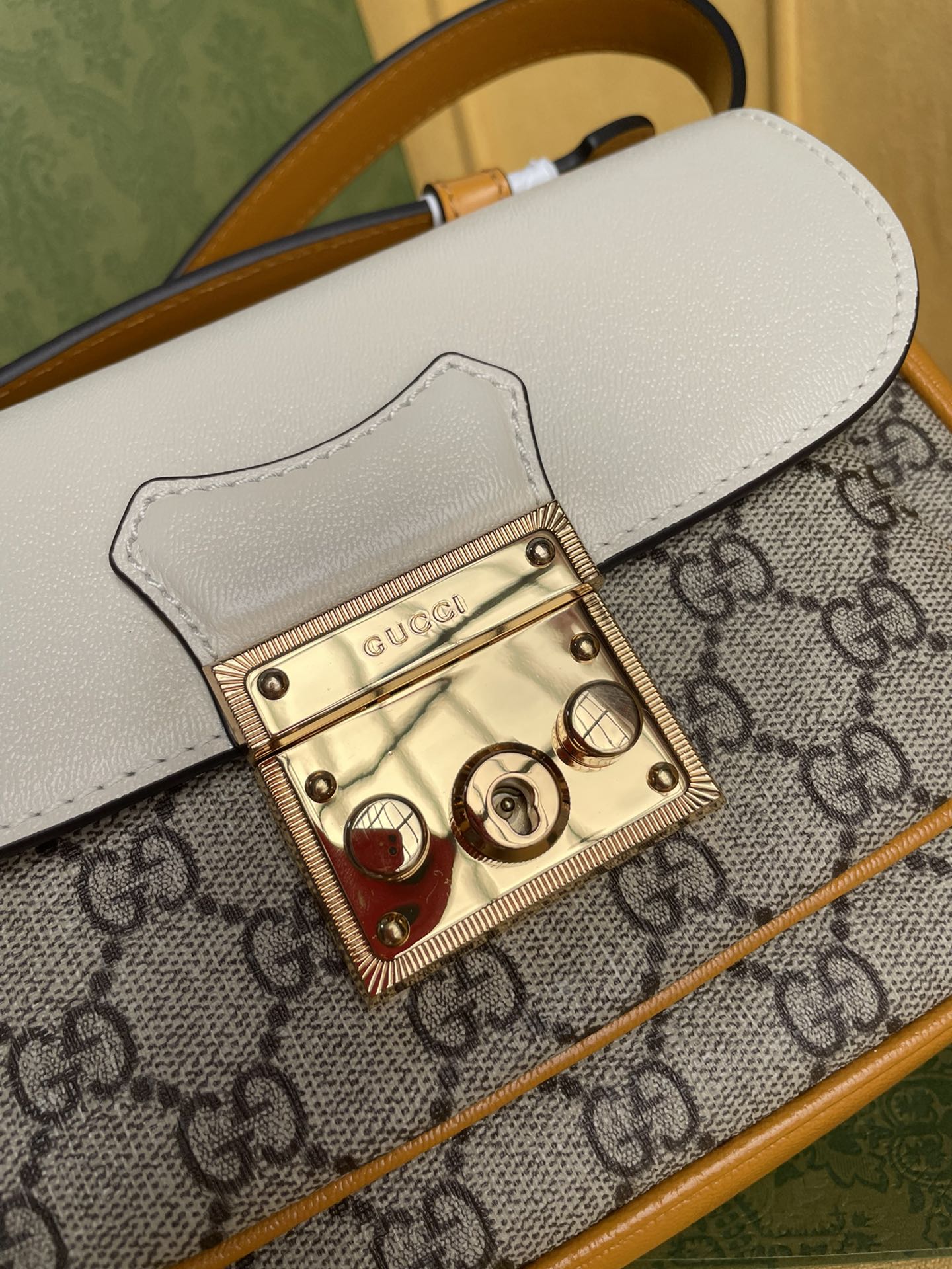 Сумка-мессенджер Gucci Lock