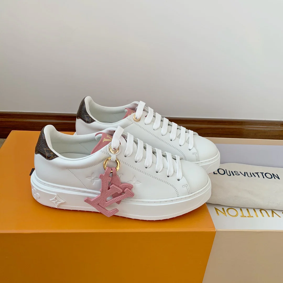 Белые кроссовки на платформе LV Time Out Series с розовым язычком