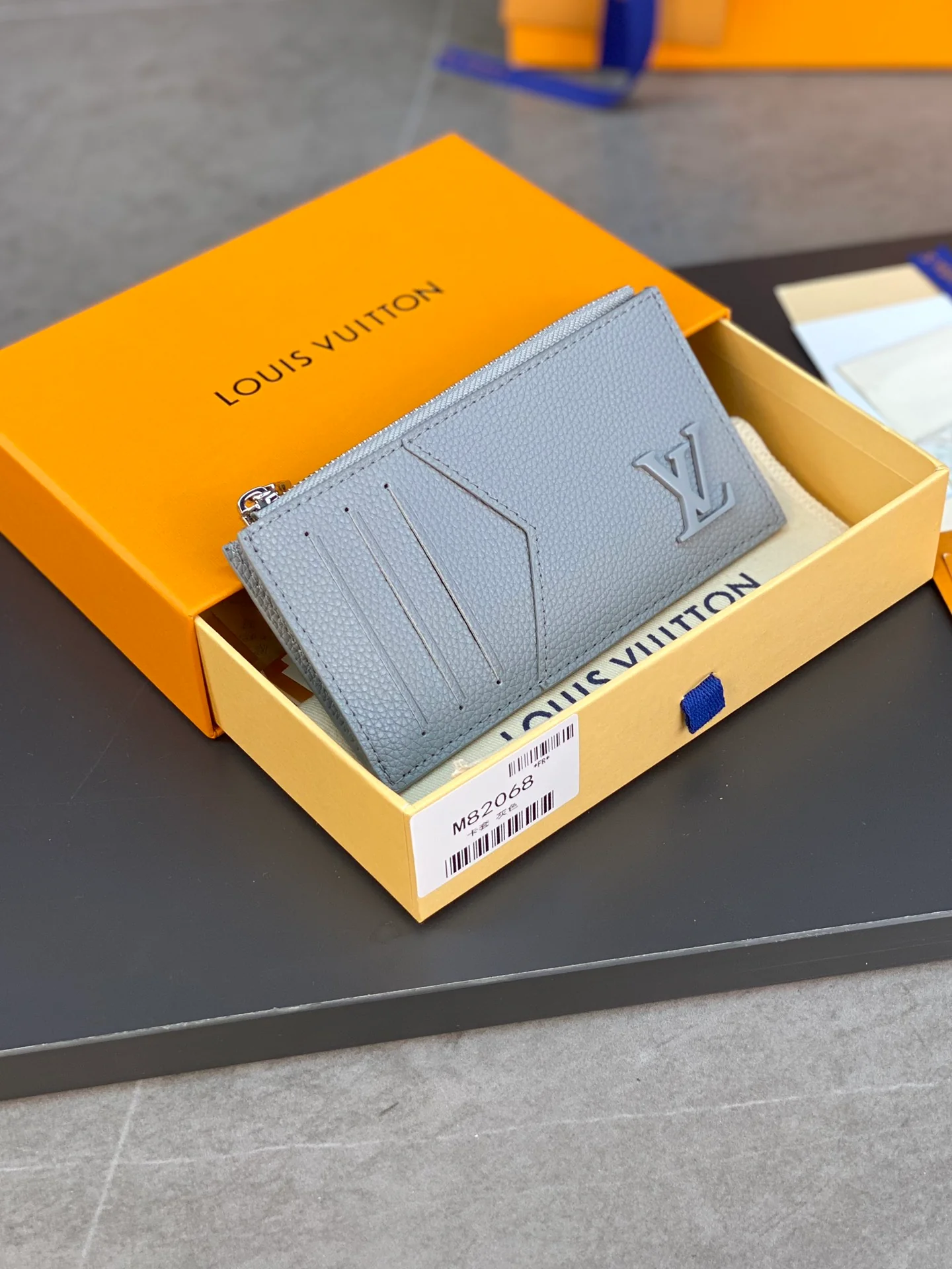 LV-m82068-держатель для монет и карт-серый