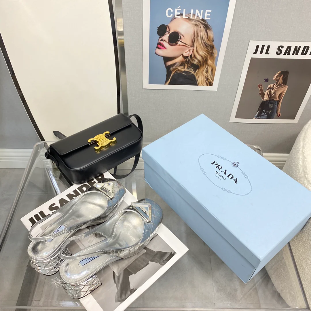 Туфли Prada - Туфли-мэри-джейн на низком каблуке от Prada - серебристые