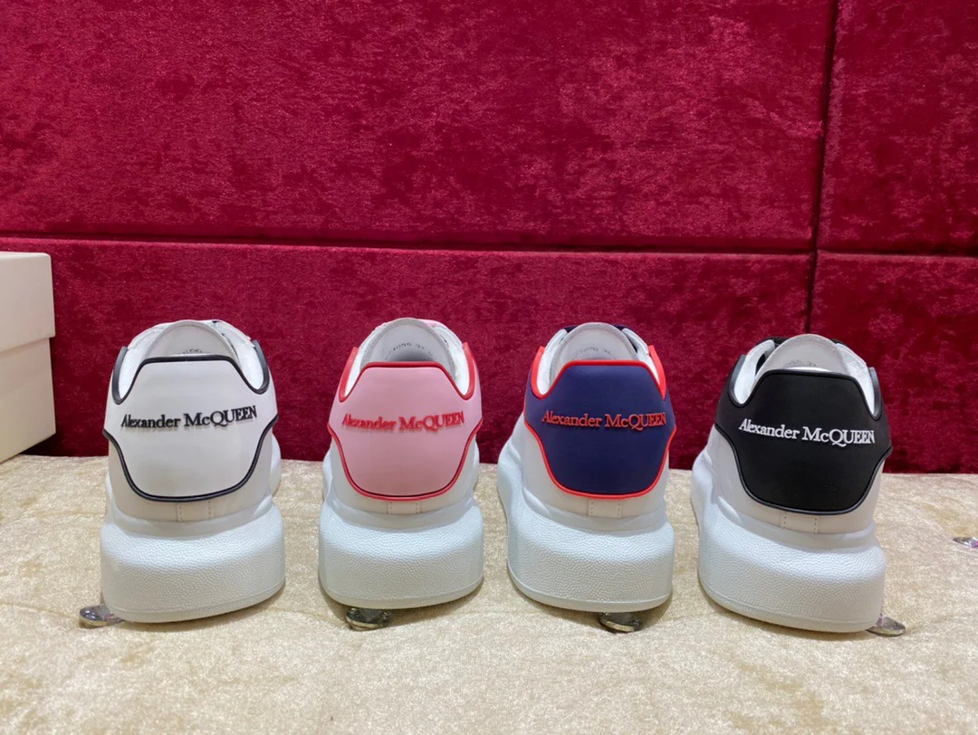 Классические белые кроссовки McQueen - изображение из коллекции