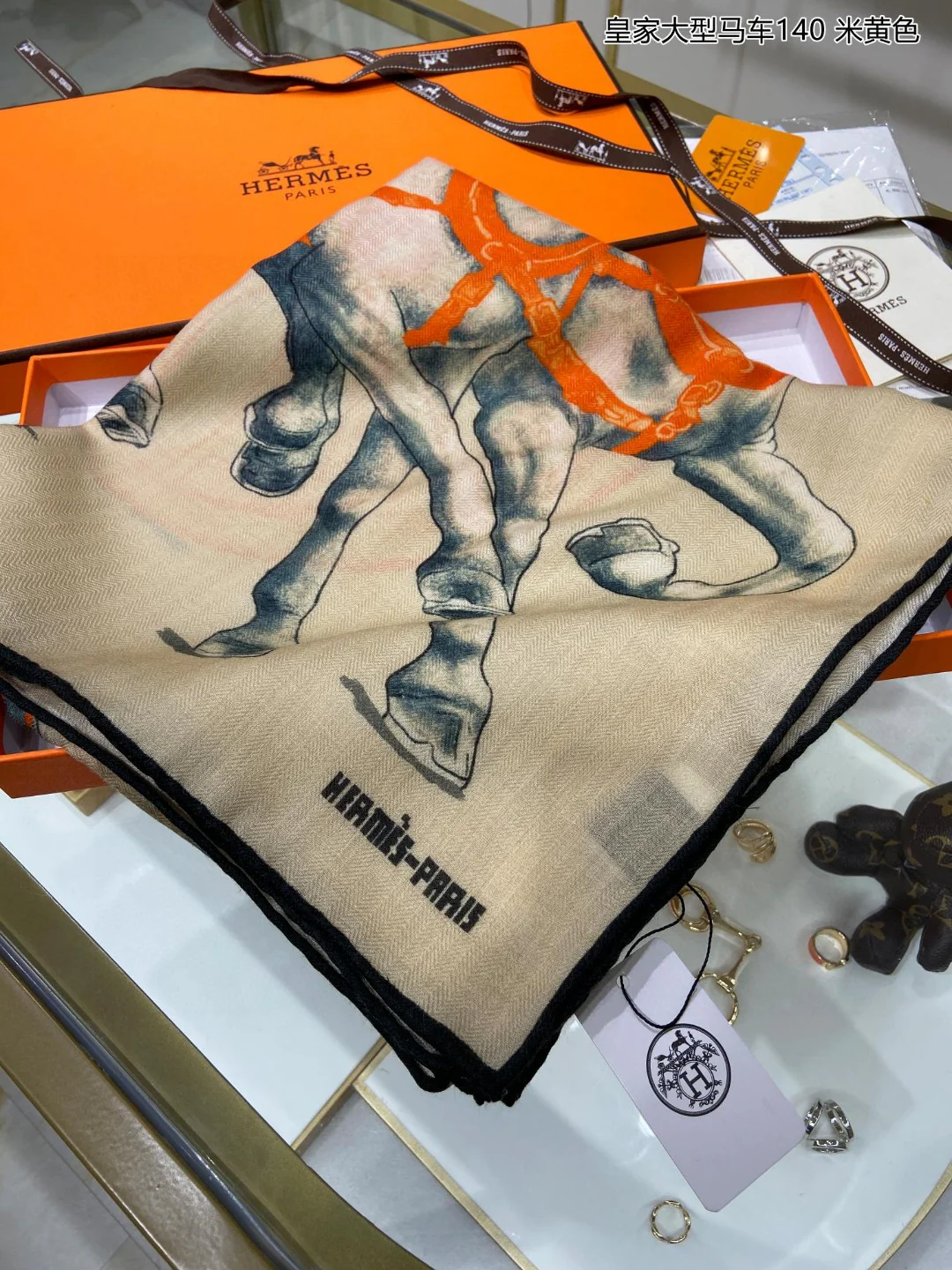 Шарф Hermes Royal Carriage - 140 см - 70% кашемир - 30% шелк - 1 шт.