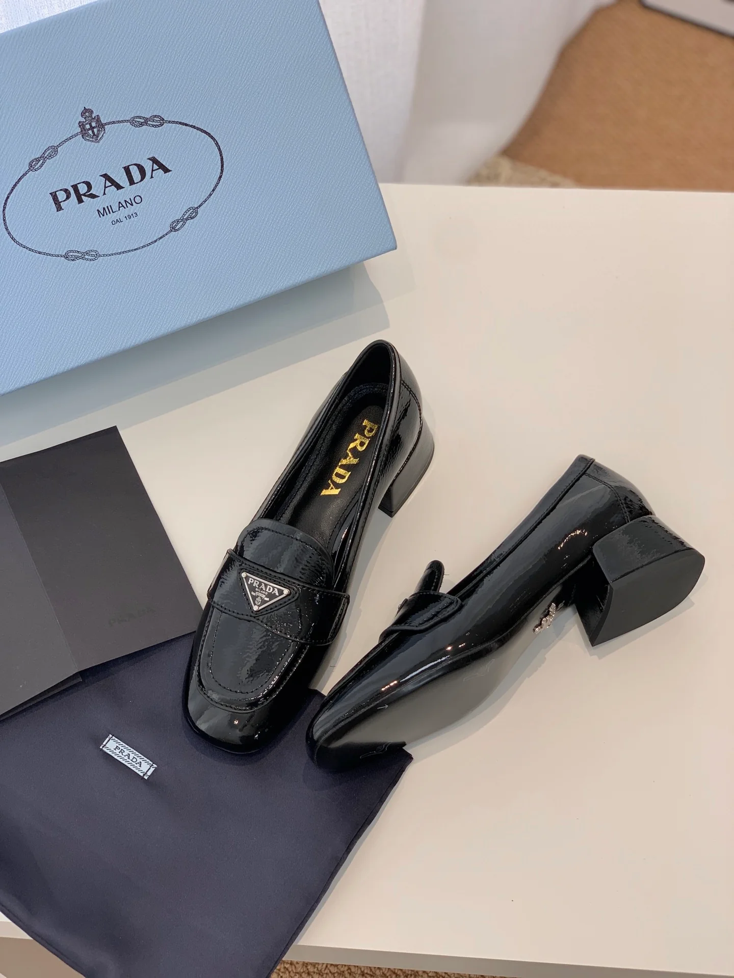 Туфли Prada - Prada - лакированная кожа - низкий каблук - лоферы - черные