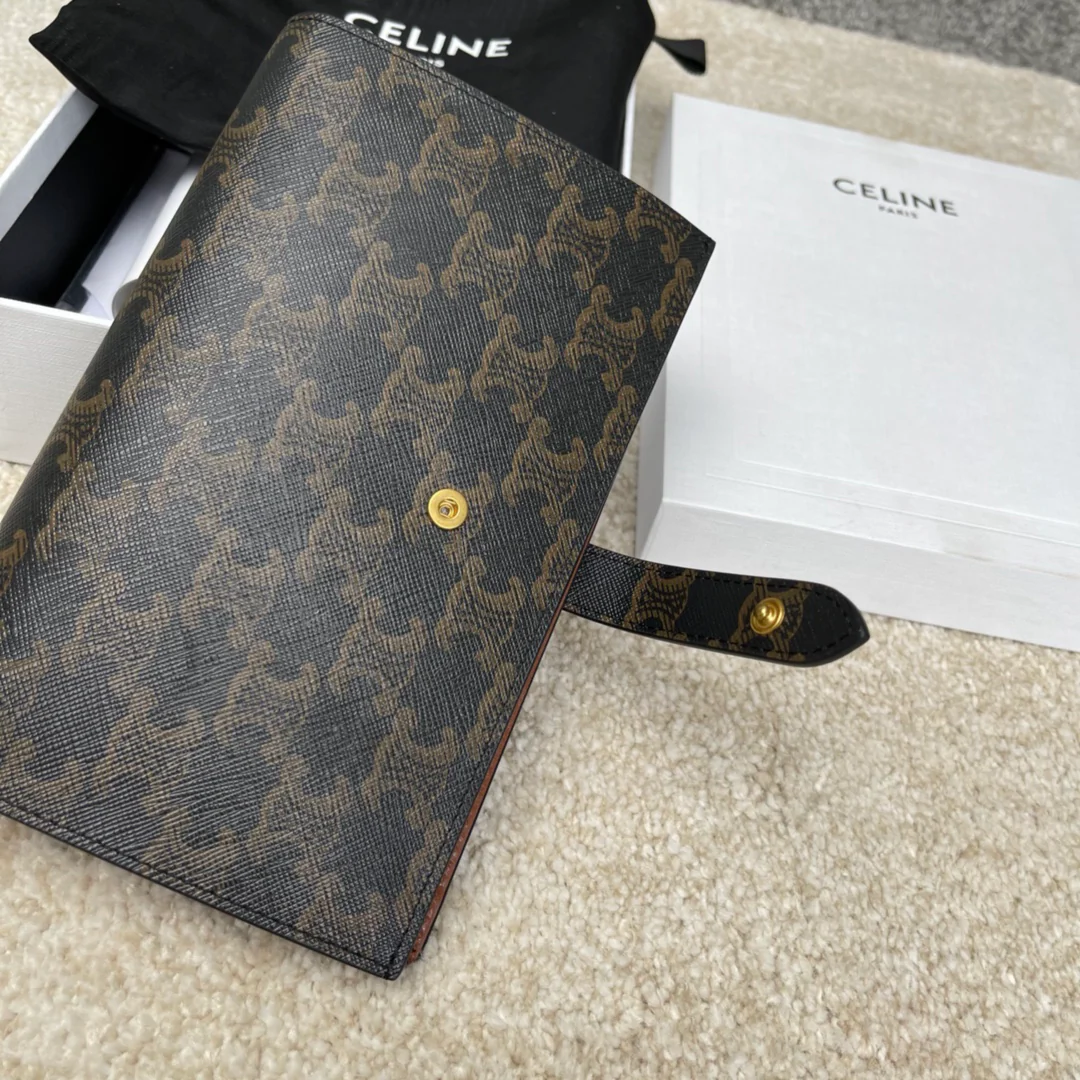 Кошелек Celine с монограммой 