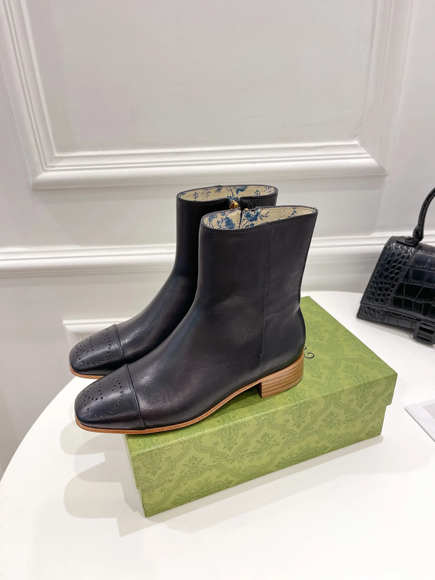 Новинка сезона осень/зима 2022 от Gucci - Ботильоны - 2