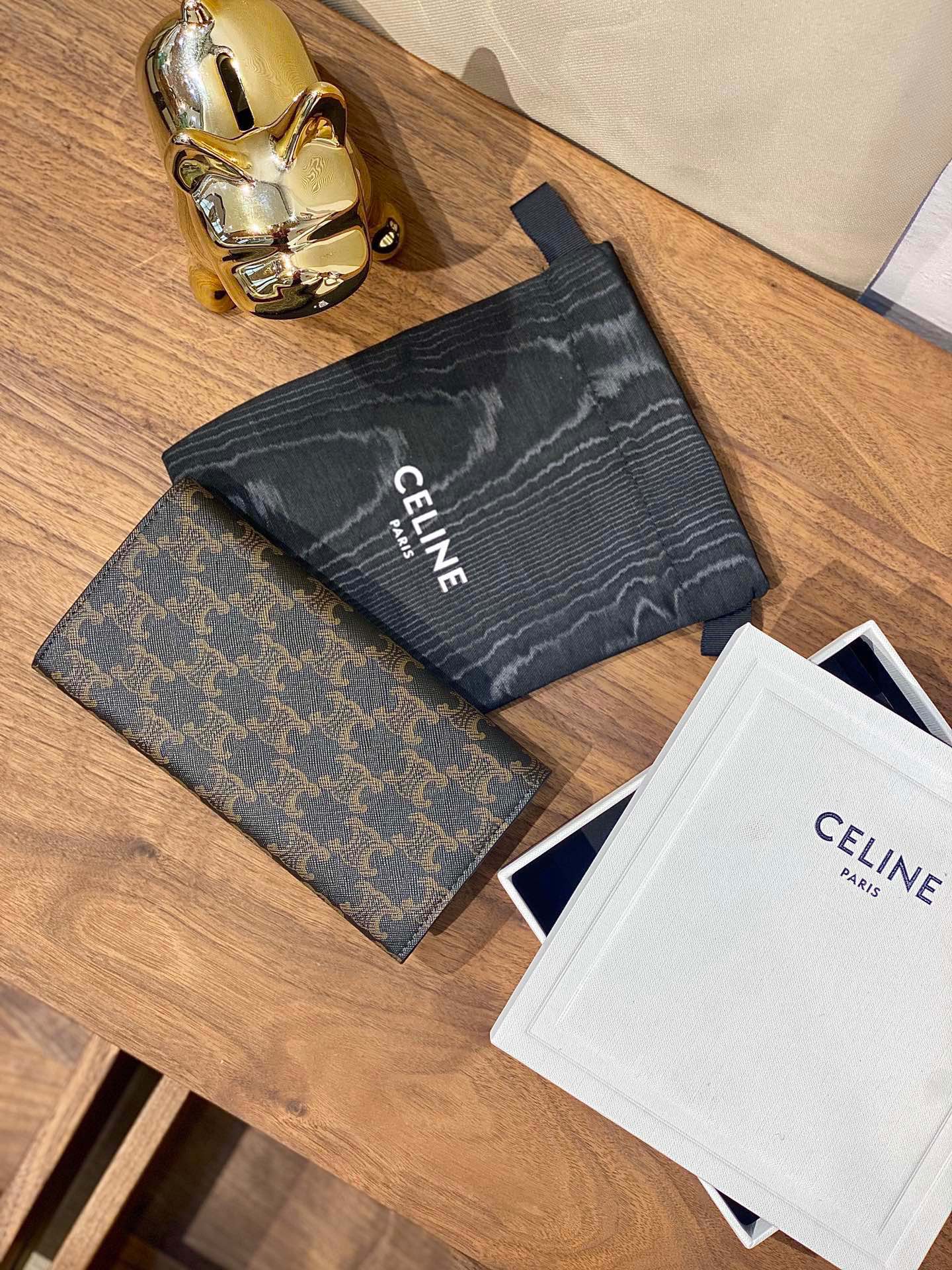 CELINE TRIOMPHE 大号老花翻盖长夹