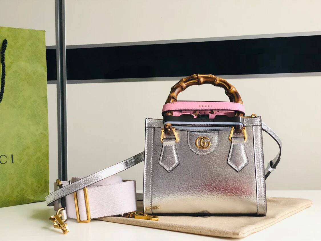 Сумка Gucci Bamboo, серебристая, 20x16x10 см.