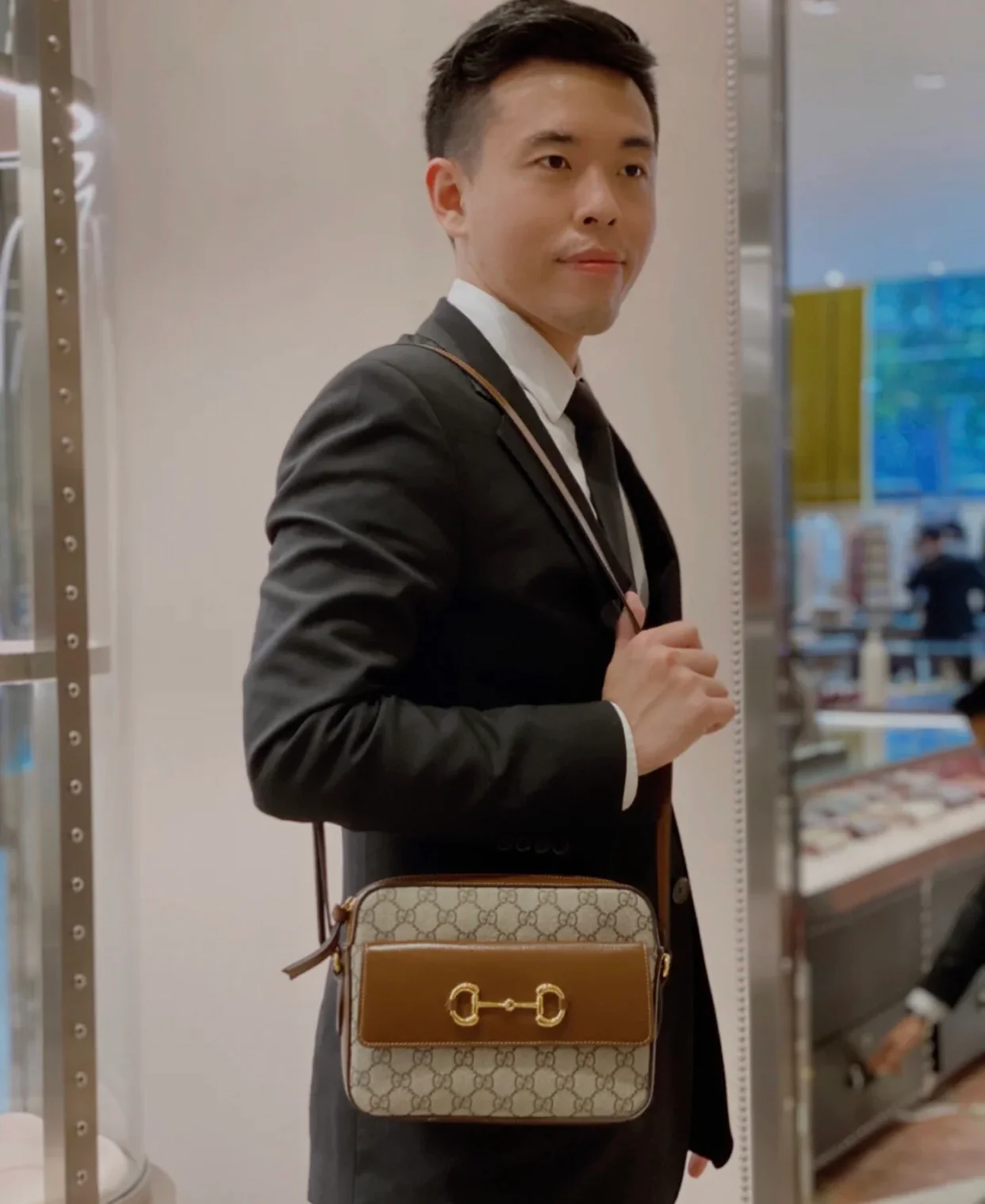 Сумка для фотоаппарата Gucci 1955 с пряжкой в ??виде подковы