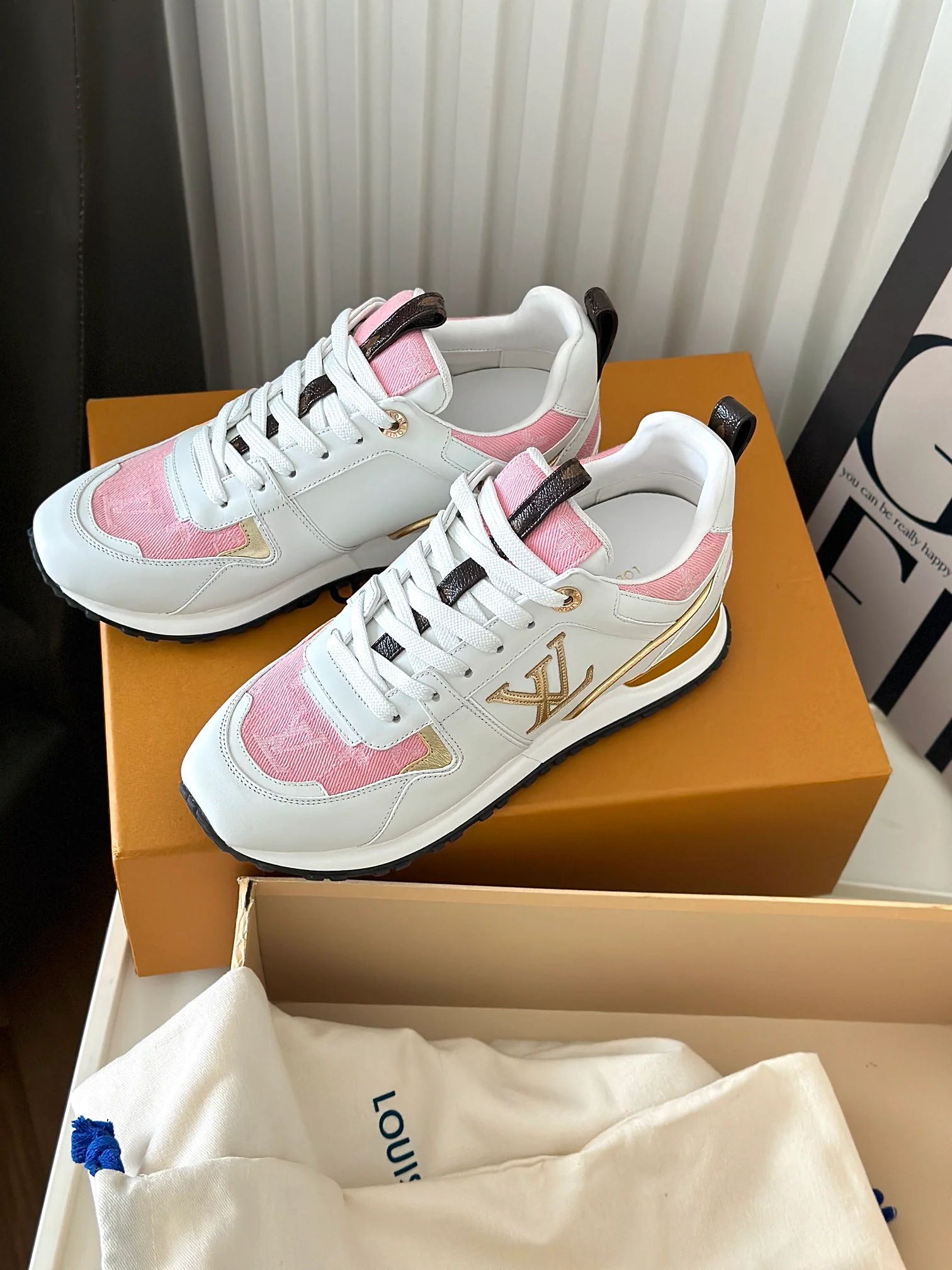 Кроссовки LV Runaway - Новый цвет - Светло-розовый