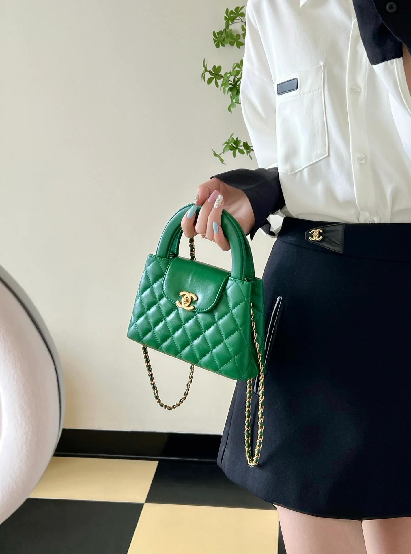 Сумка Chanel Kelly Chain, большая, изумрудно-зеленая.