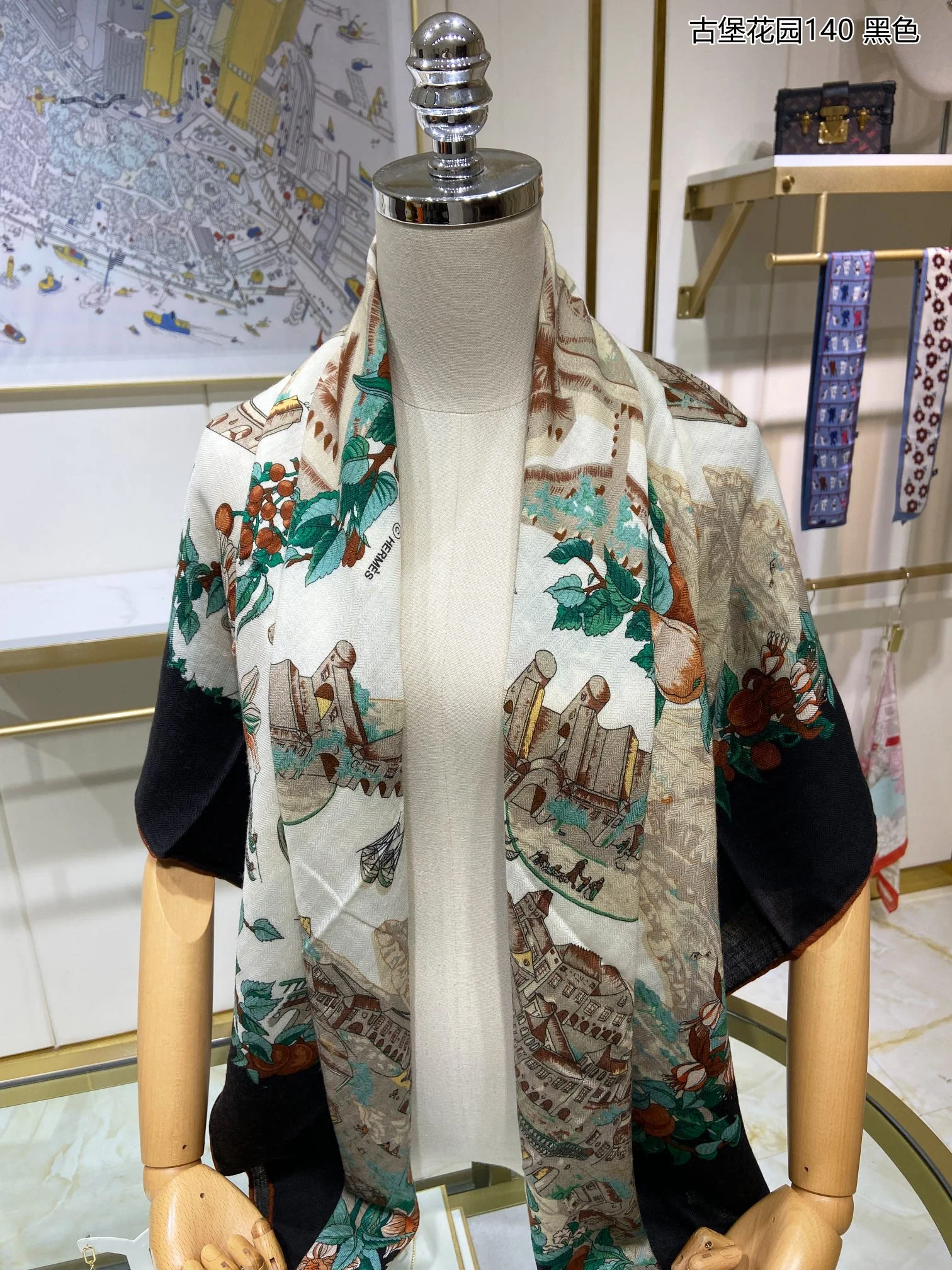 Квадратный шарф ?Замок Гермеса? — 140 см — 70 — Кашемир — 30 — Шелк