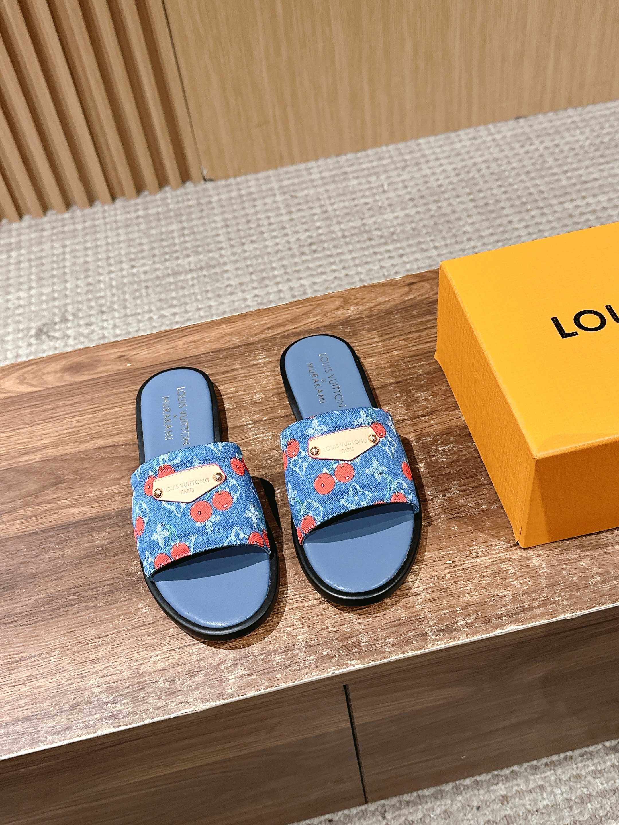 LV - Сандалии на плоской подошве из ретро-серии Такаши Мураками - Синие