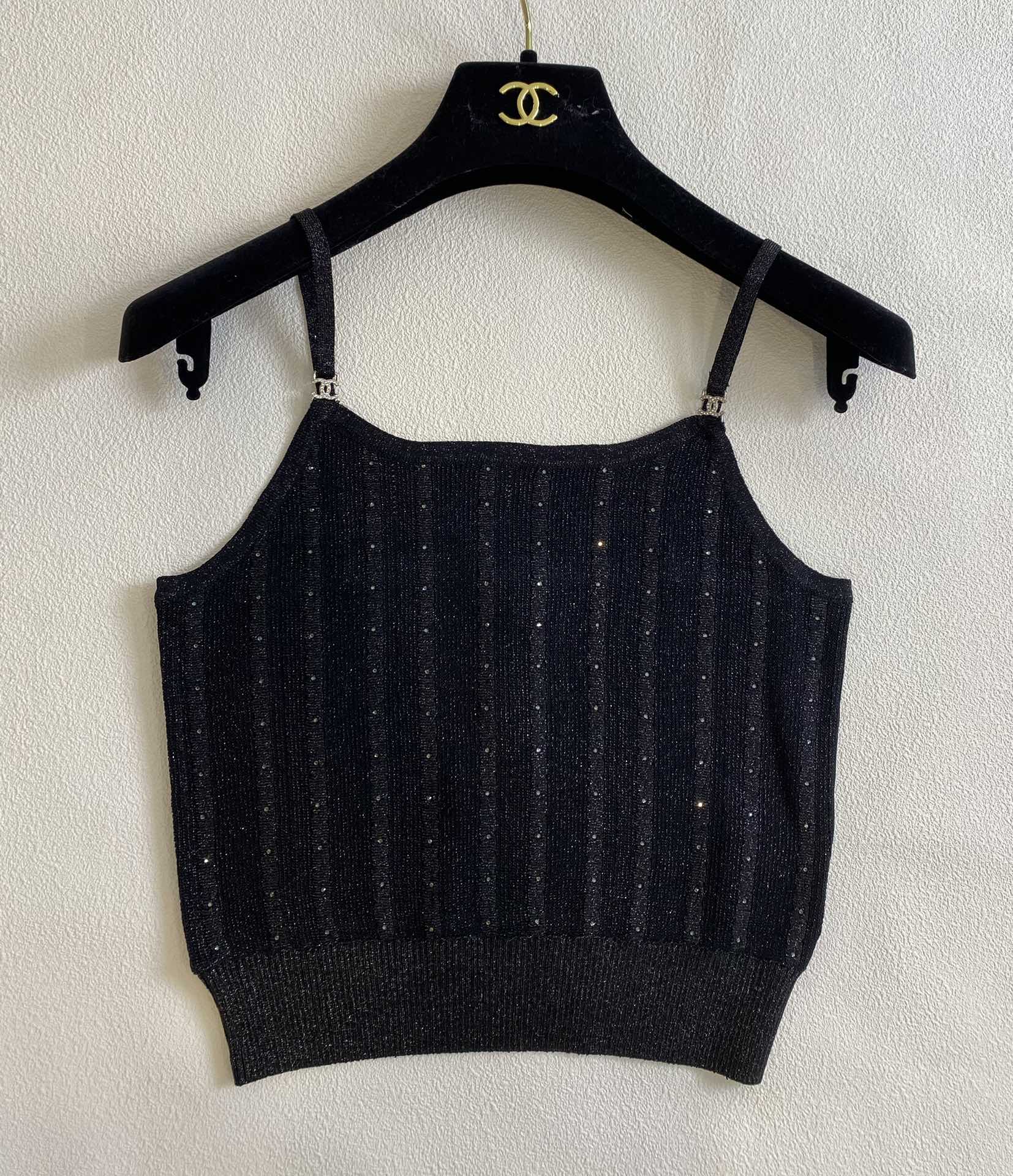 Chanel - 2404 - Новинка ранней весны: вязаный жилет на тонких бретелях - черный