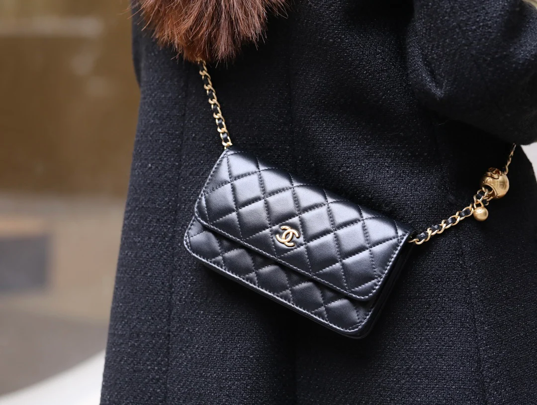 Chanel - Chanel - Золотой шар WOC - Черный