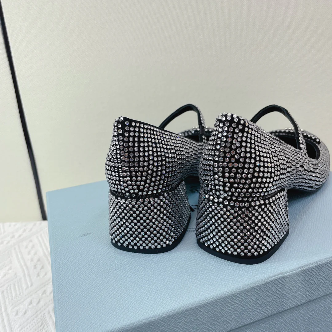 Туфли Prada - Туфли-мэри-джейн на низком каблуке, украшенные стразами - серебристые