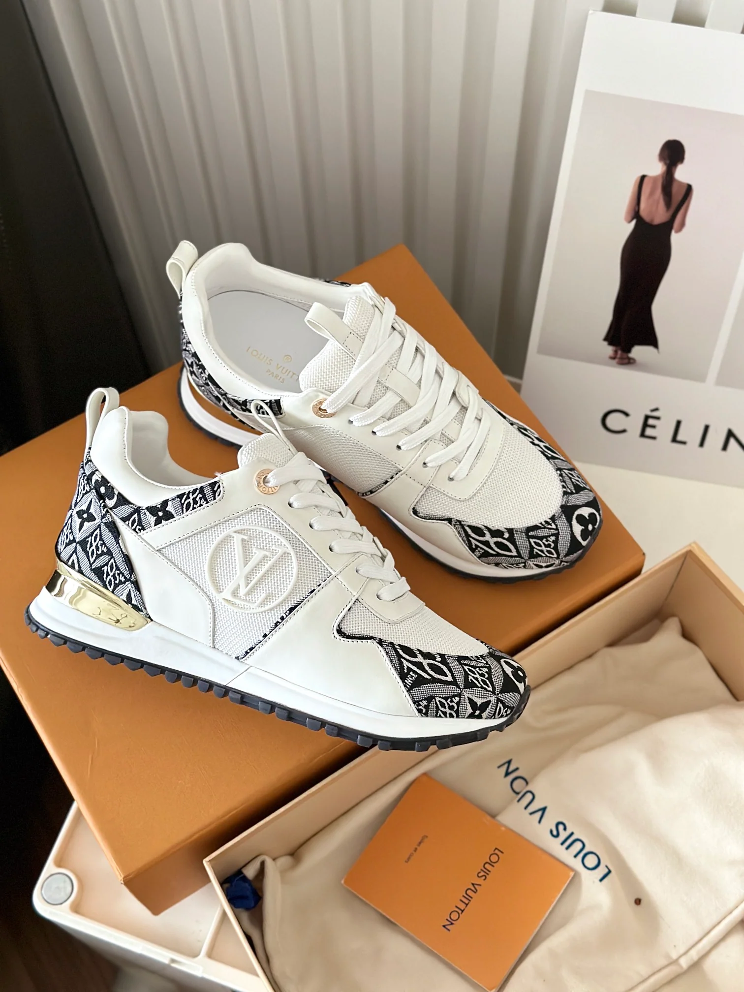 Кроссовки LV Runaway - с цветочным принтом, черные