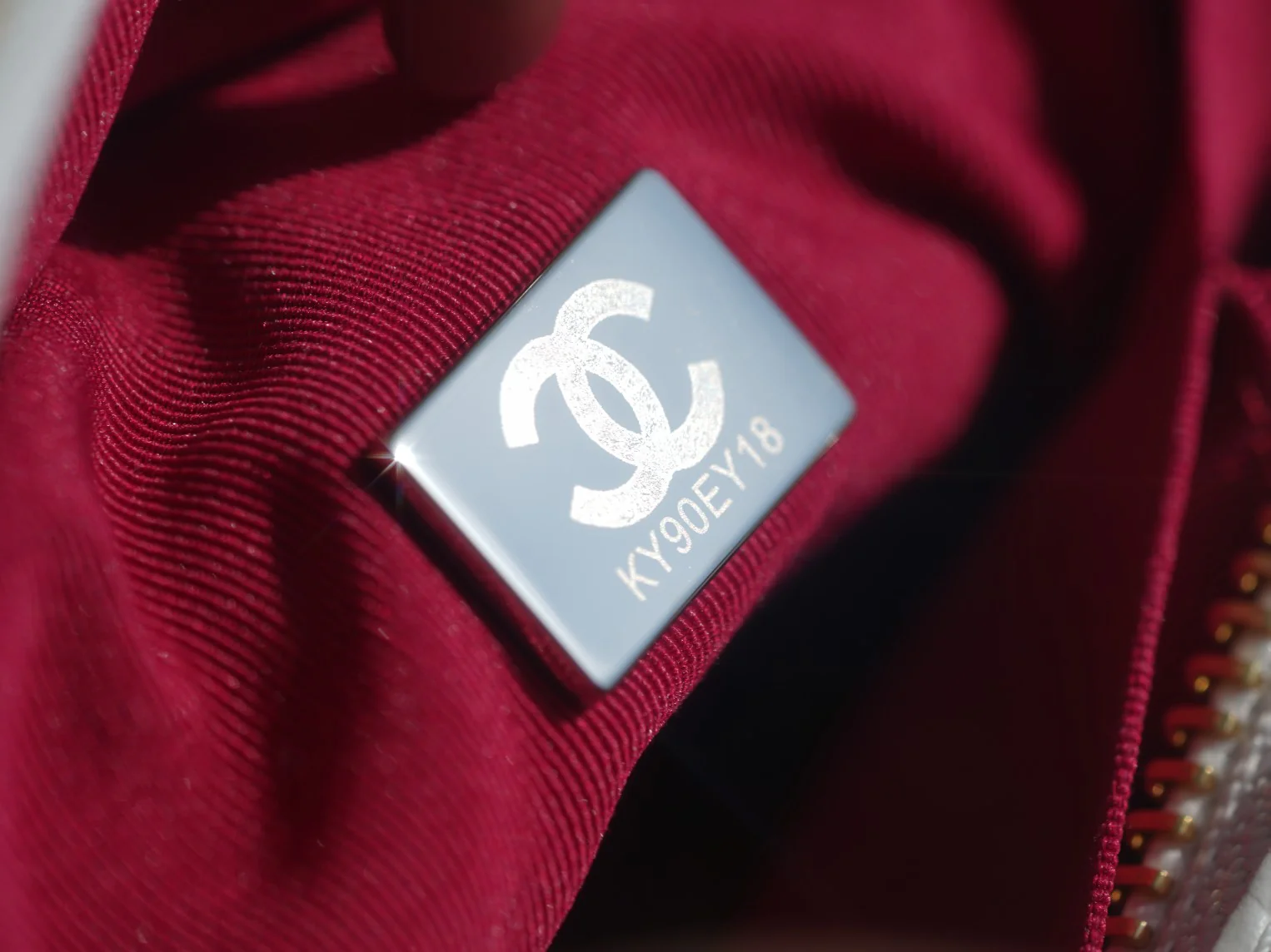 Сумка-хобо Chanel - белая, маленькая, 20 см